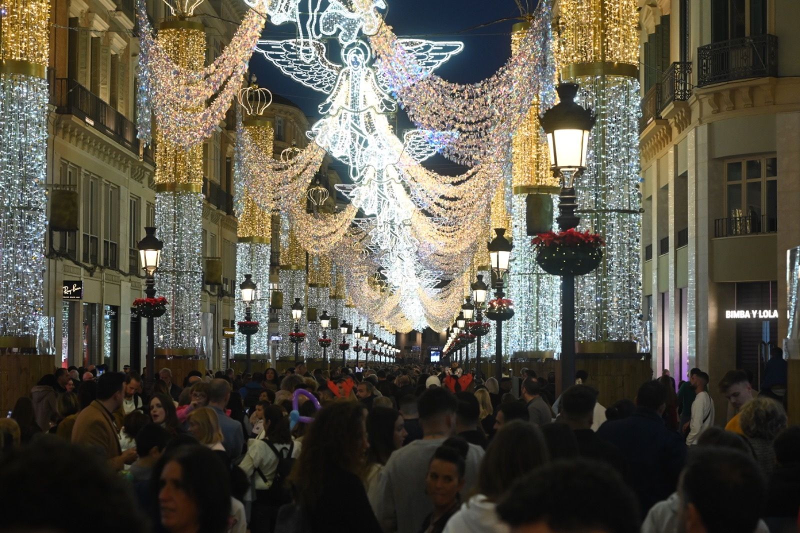 Lleno, el día de Navidad, para ver el espectáculo de luz y música en la calle Larios.