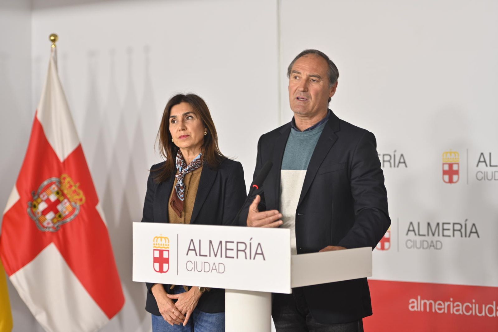 Sacramento Sánchez y Antonio Jesús Casimiro, en la rueda de prensa ofrecida.