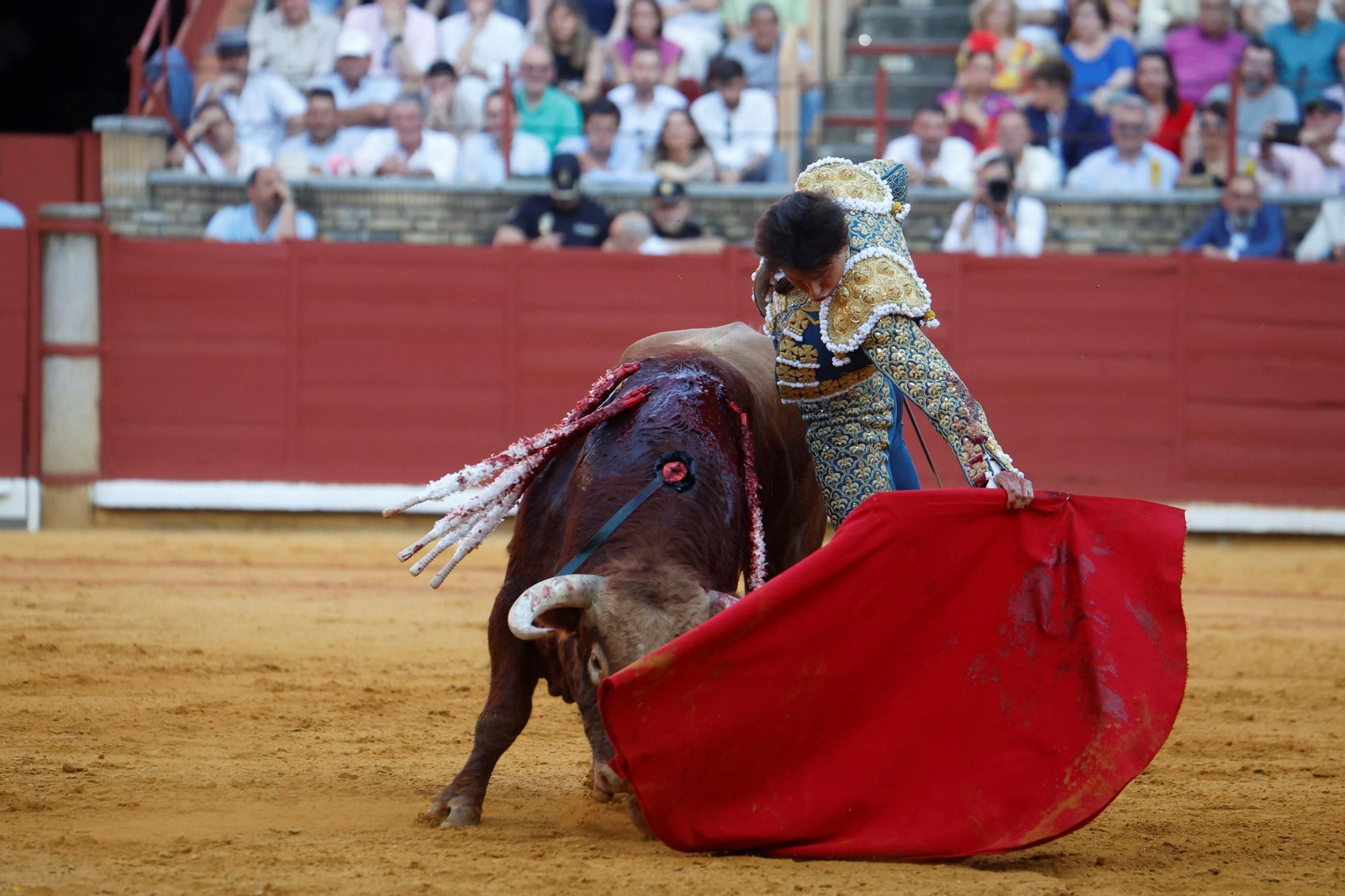 Manuel Román, Juan Ortega y Roca Rey, en la plaza de toros de Córdoba