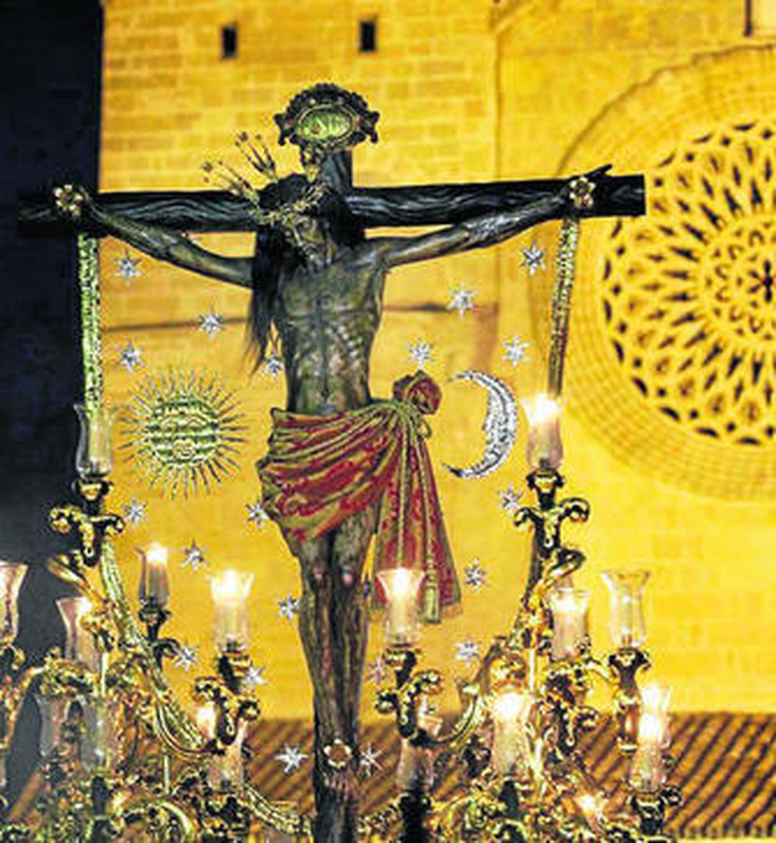 La hermandad del Remedio de Ánimas, durante su estación de penitencia.