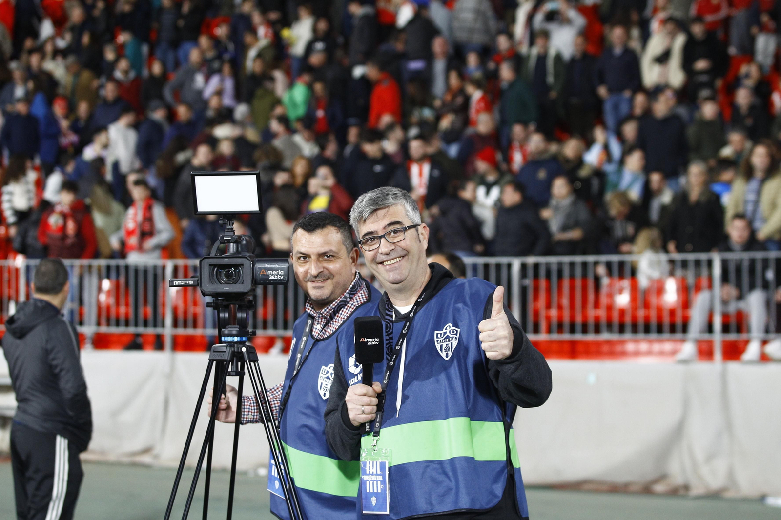 Imágenes del partido homenaje al 'eterno' capitán de la U.D. Almería, José Ortiz