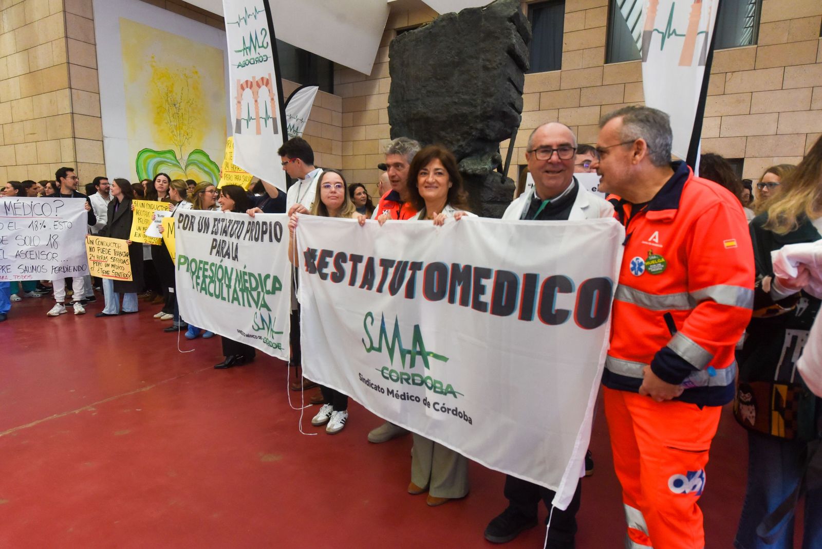 Las imágenes de la marcha de los médicos cordobeses por un estatuto propio y la mejora de sus condiciones laborales