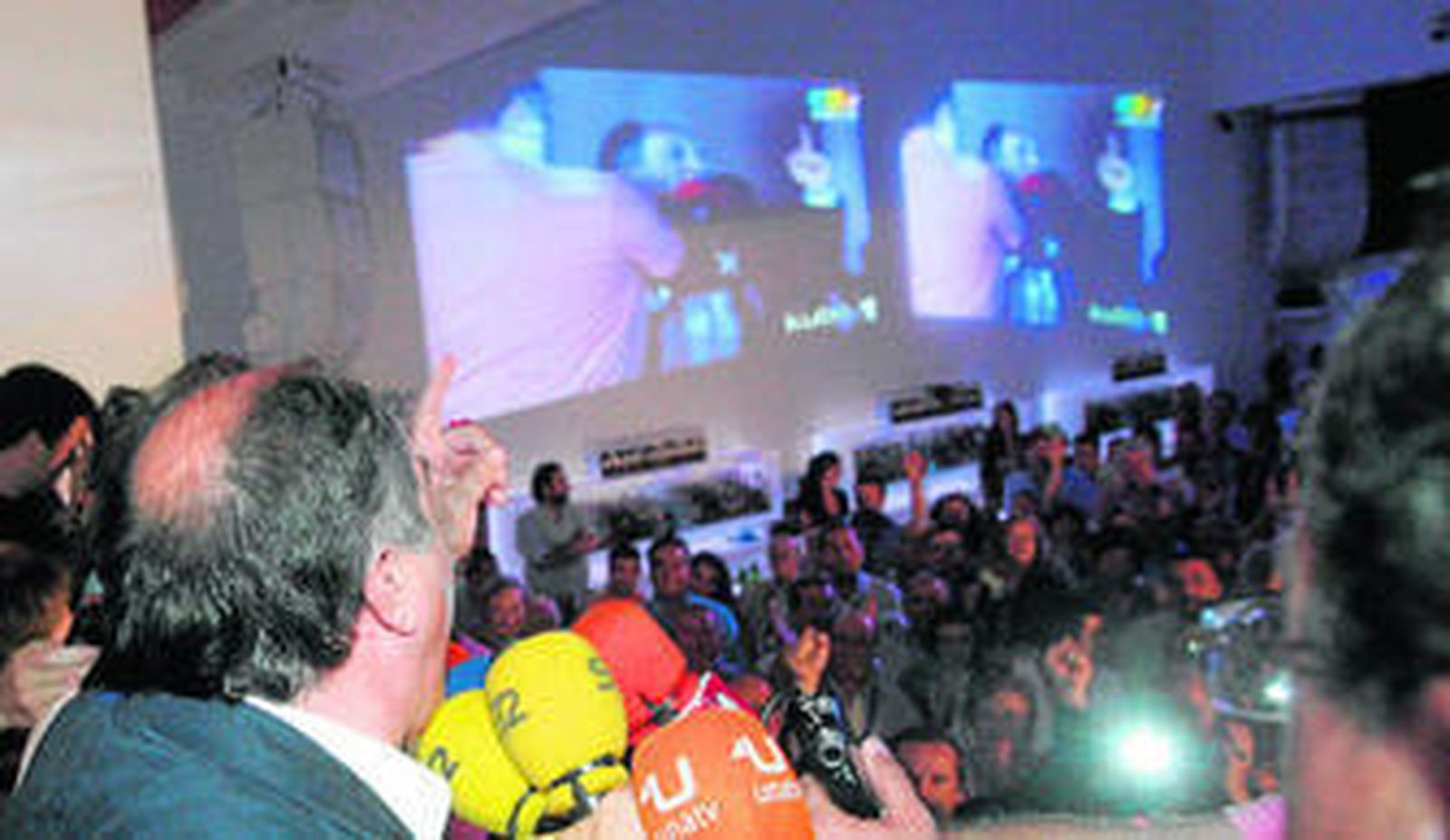 José Ignacio Landaluce se dirige a los militantes y simpatizantes del PP de Algeciras tras conocerse su incuestionable triunfo.