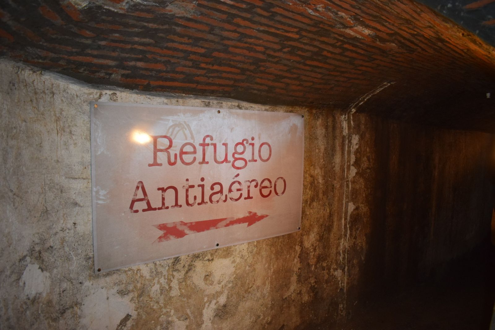Entrada al refugio antiaéreo de Guadix.