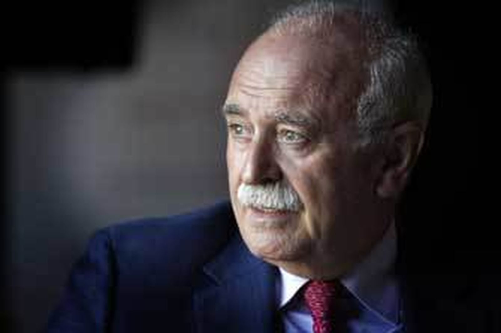 El psiquiatra Antonio Vela, durante la entrevista. /Miguel Ángel González