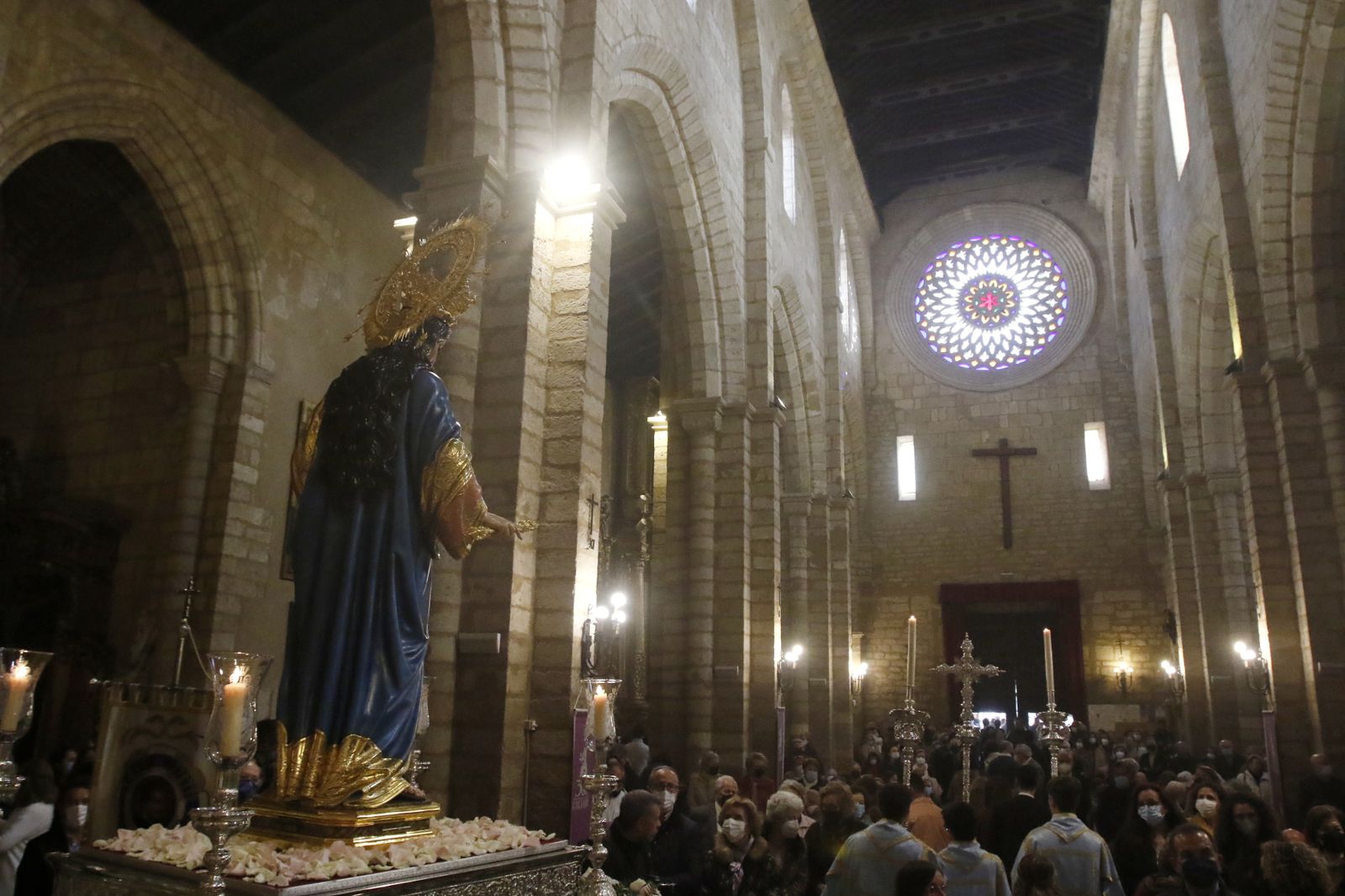 El traslado de María Auxiliadora de Córdoba tras su restauración, en imágenes