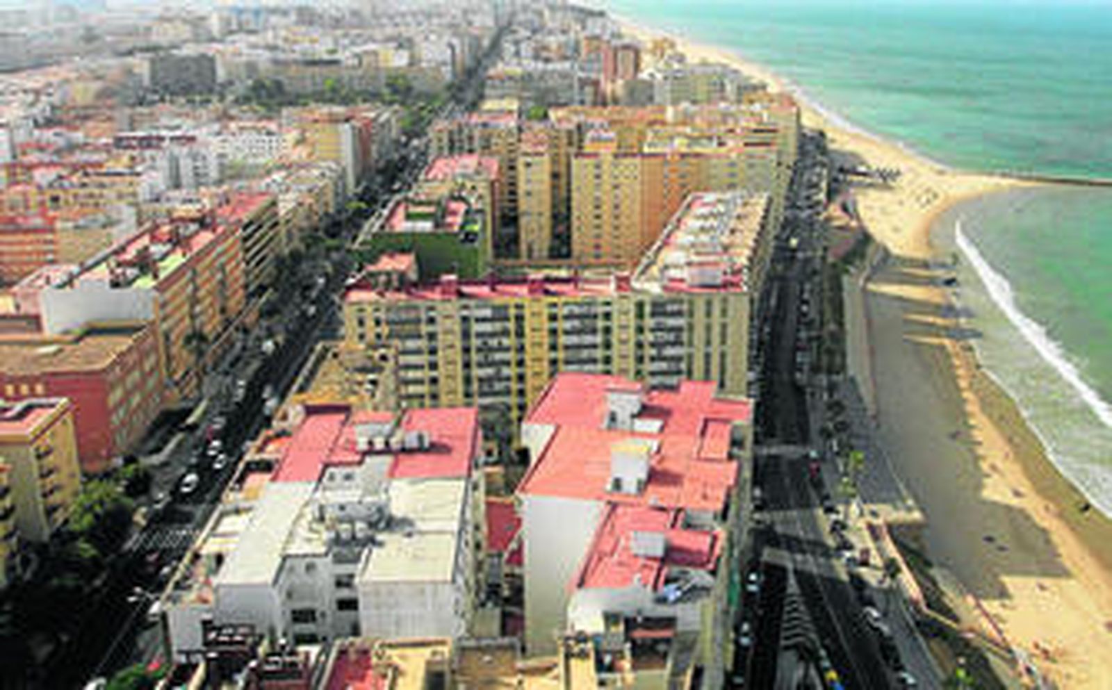 Vista aérea de extramuros, donde el Ayuntamiento empieza ya a requerir la inspección técnica de los edificios que han cumplido 50 años.