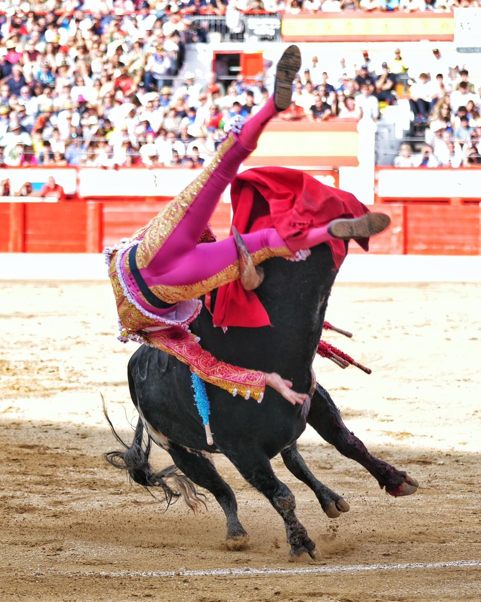 Emilio de Justo, cogido en Santander, arrastra varias fracturas como consecuencia de la paliza.