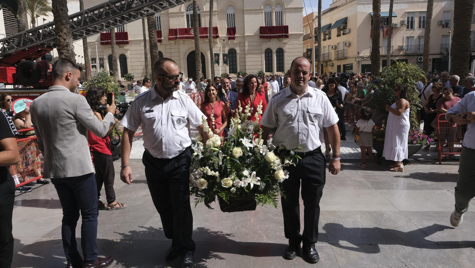 Ofrenda floral a la Virgen del Mar en la Feria de Almería 2024, en imágenes