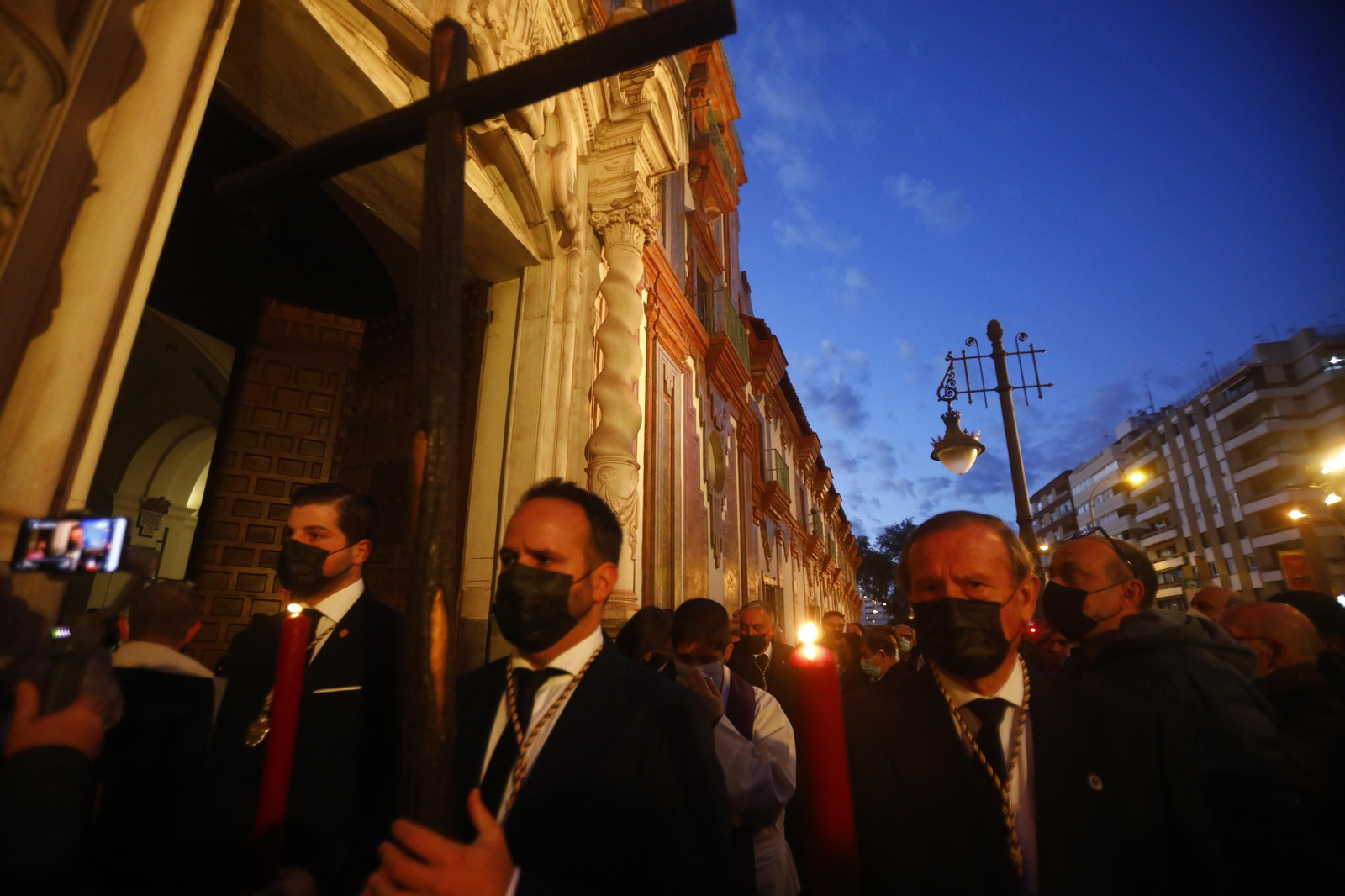 El vía crucis del Señor del Soberano Poder de Córdoba, en imágenes