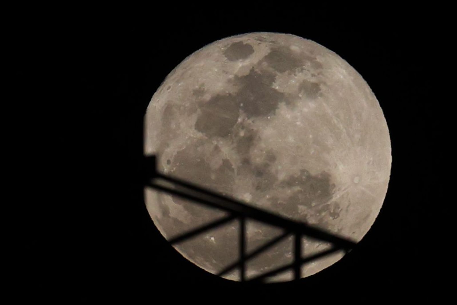 La Superluna azul captada en diferentes partes del planeta: un disfrute visual de la Luna del Esturión