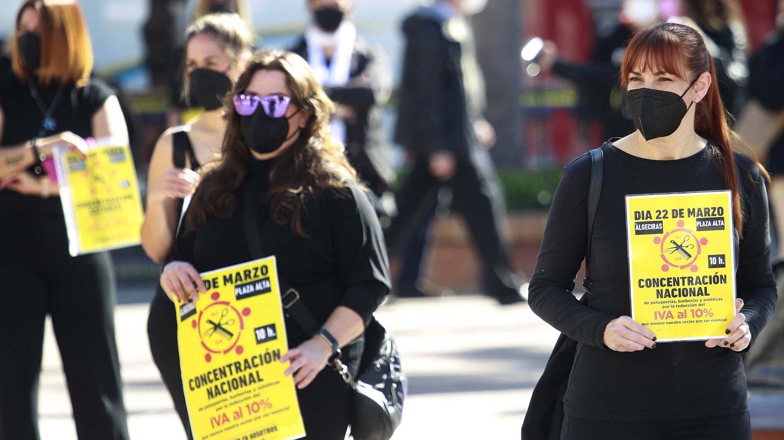 Las fotos de la protesta del sector de las peluquerías en Algeciras para exigir una bajada del IVA