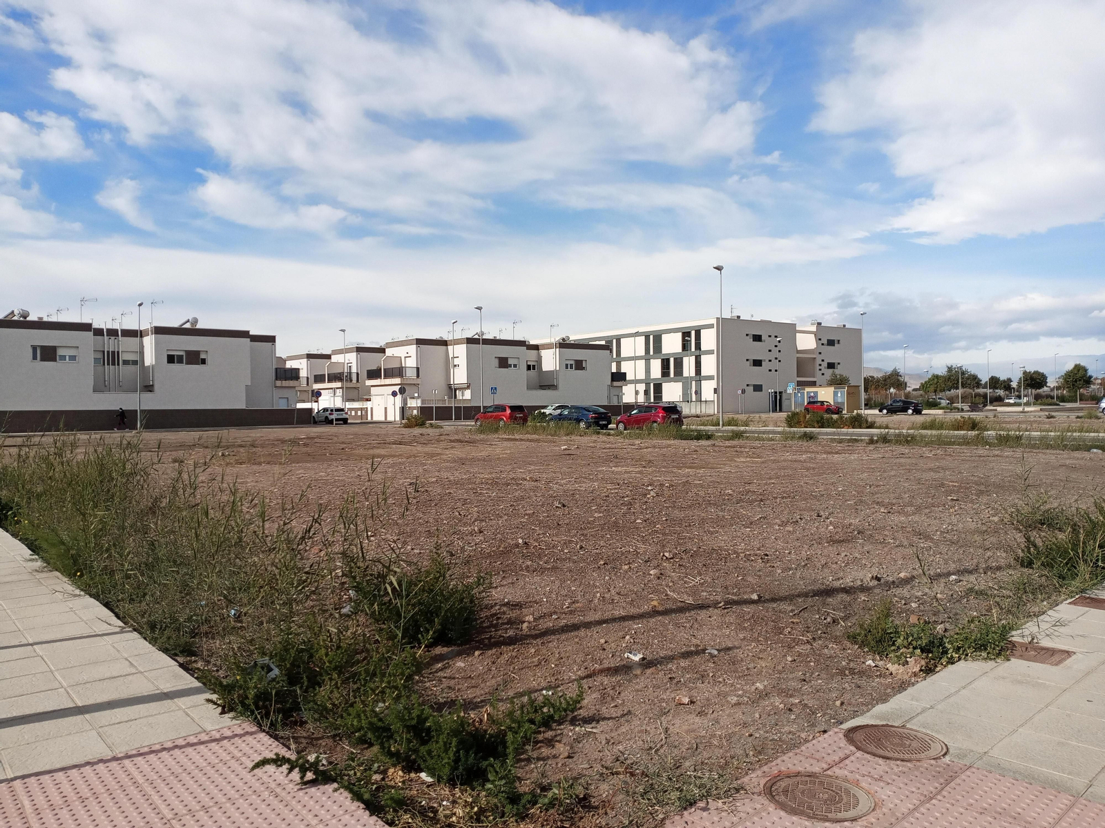 Solar de Costacabana donde está prevista la edificación de la nueva promoción de Almería XXI