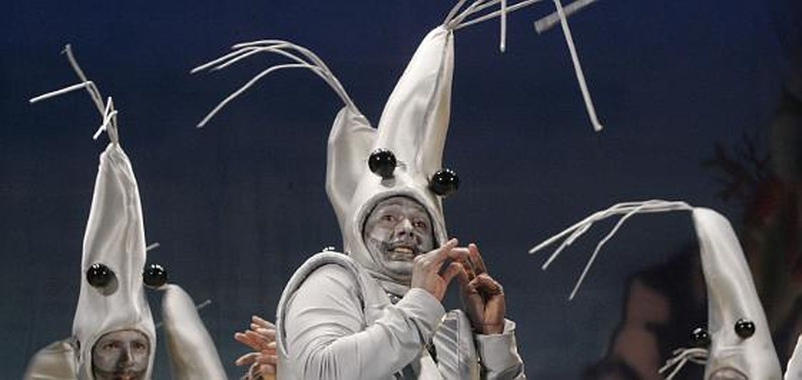 Simpático tipo de camarones para la chirigota Los de la Isla de León, una especie en extinción. 

Foto: Lourdes de Vicente