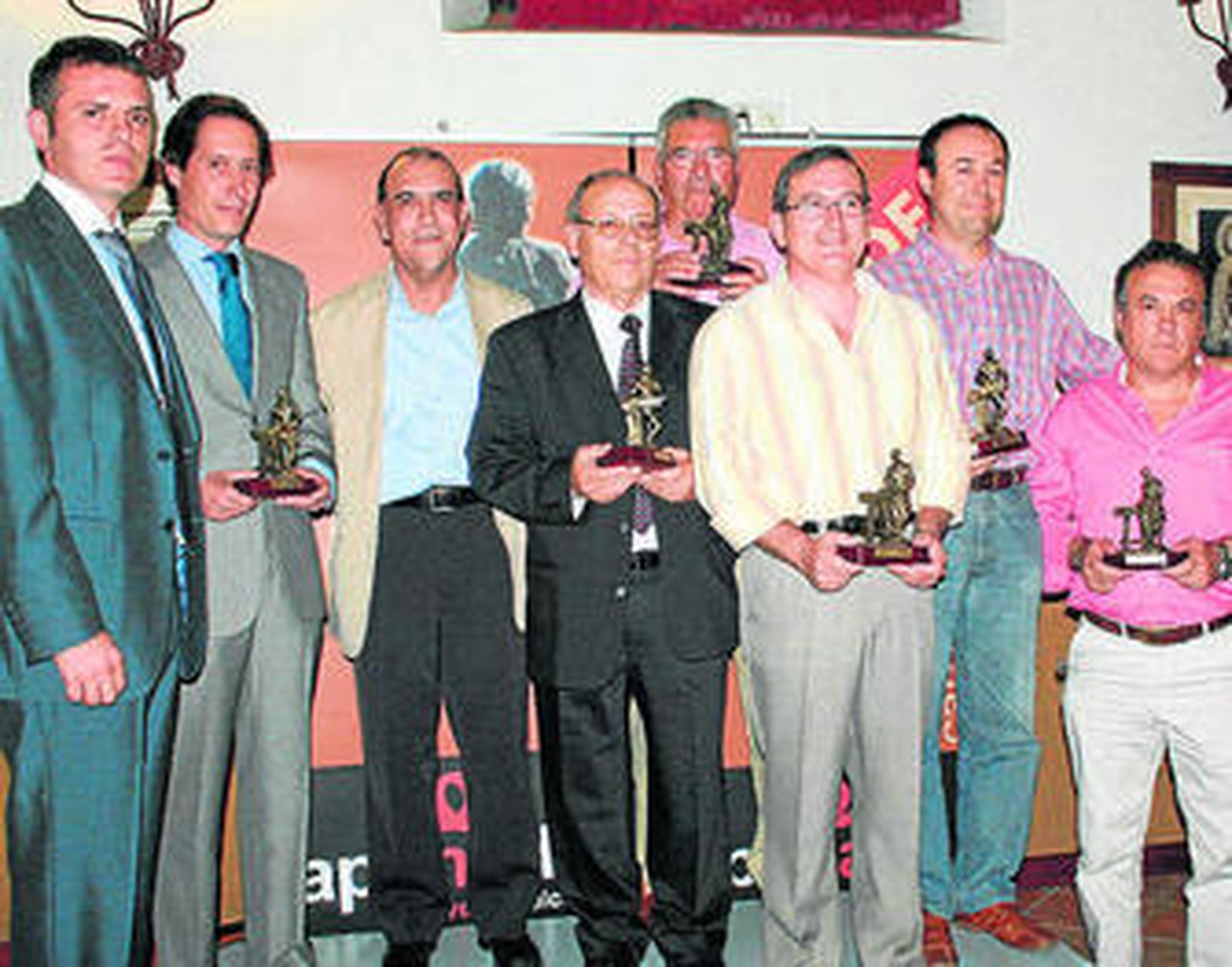 Galardonados por los premios de Apimad y el alcalde de Valverde.