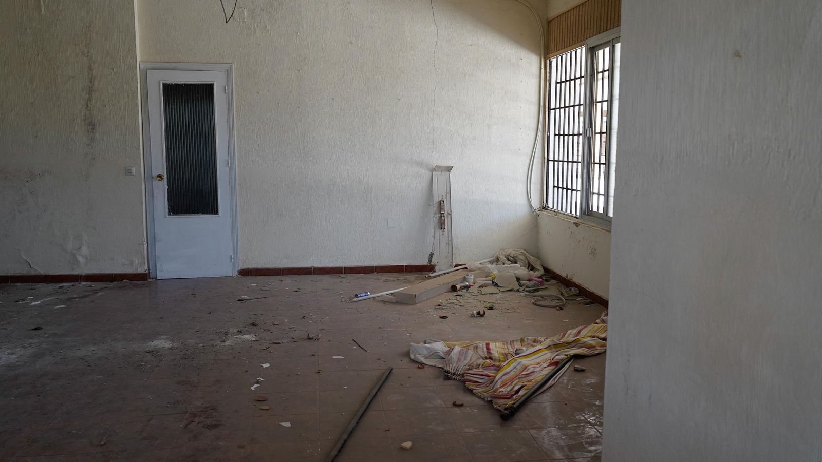 Así es la dejadez en el Centro Cívico de la reconquista.