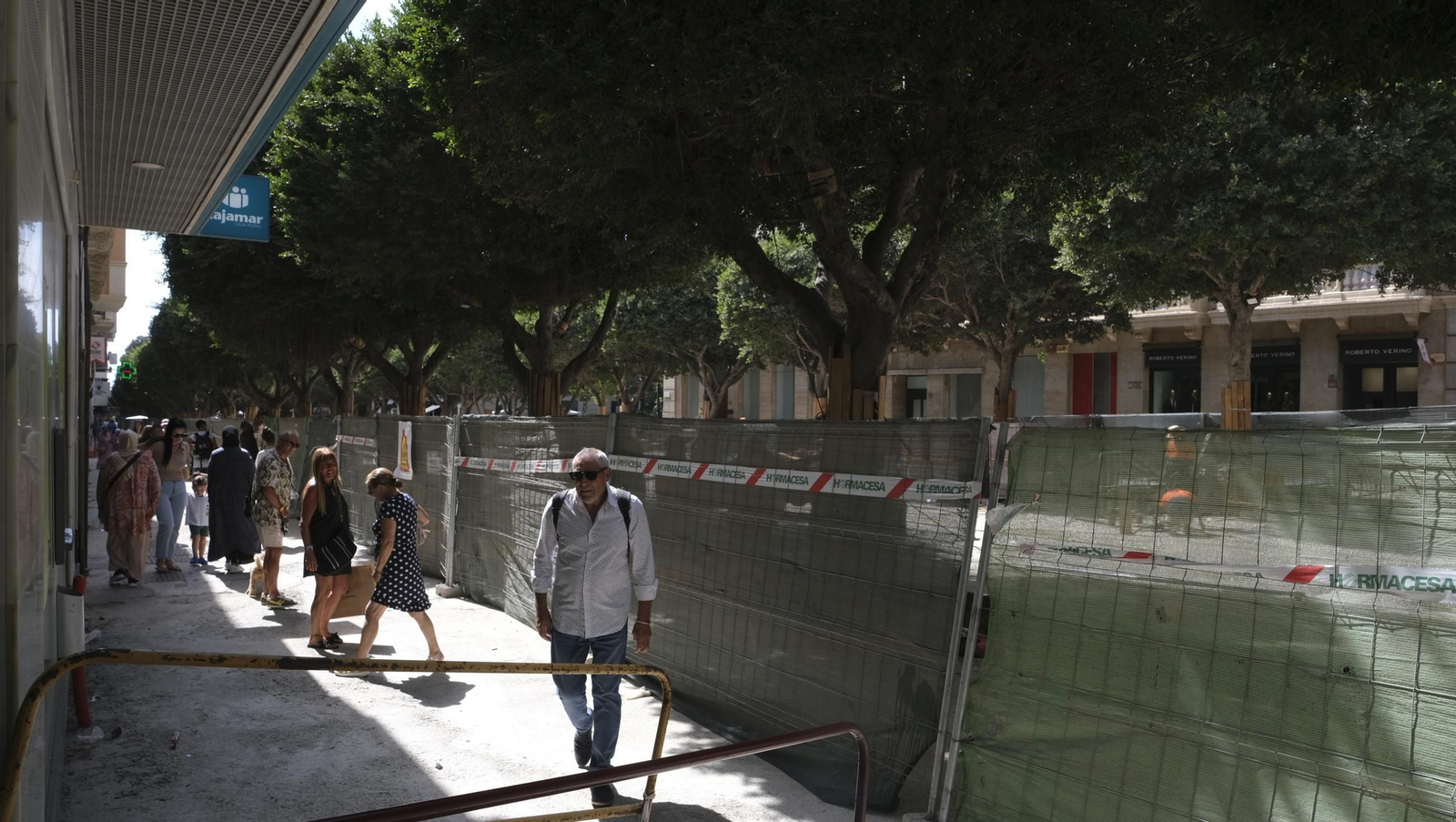 Las obras de peatonalización del Paseo de Almería llegan a la Calle Rueda López, en imágenes