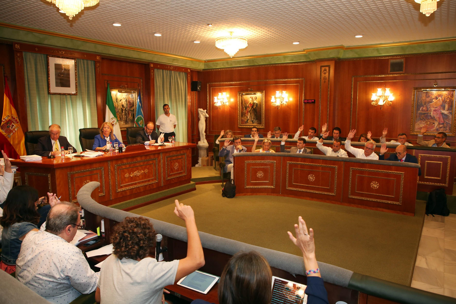 Un momento del pleno celebrado ayer. Un momento del pleno celebrado ayer.