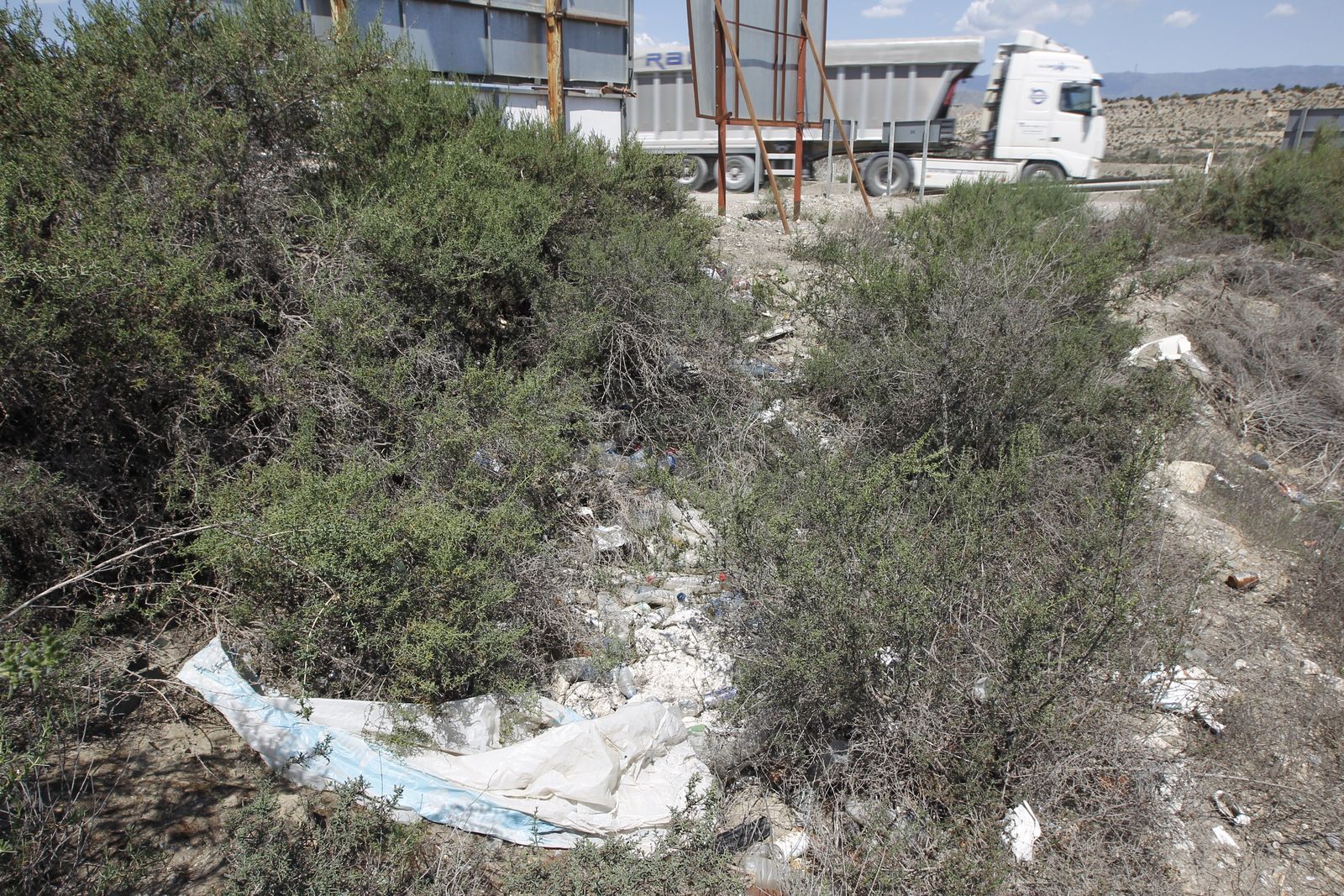 Fotogalería basura en el Desierto de Tabernas