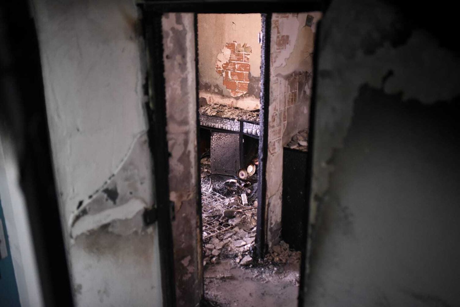 Arrasada por las llamas: Así ha quedado la vivienda del incendio en Isla Chica