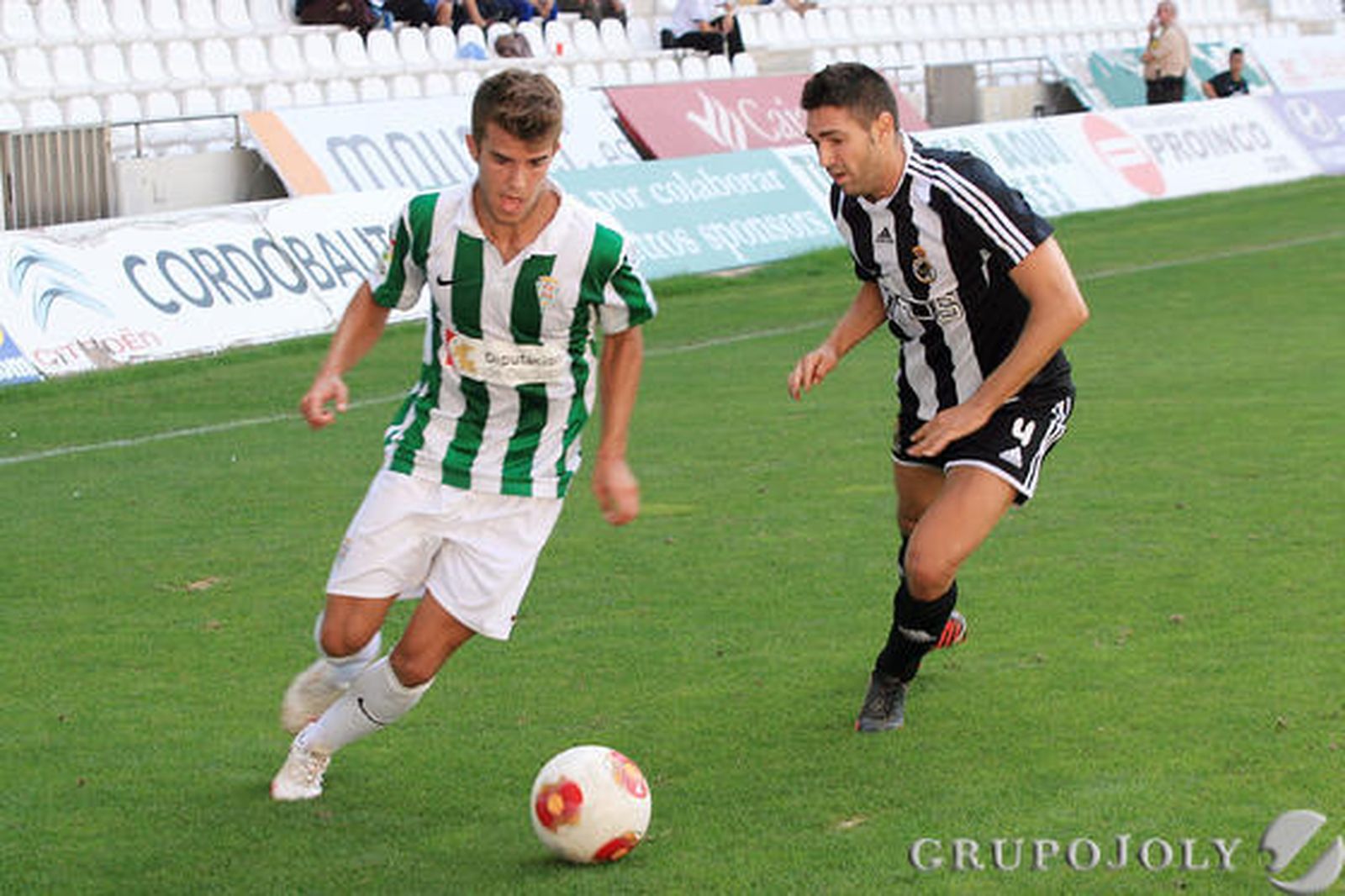 Los linenses enlazan en Córdoba su segundo triunfo fuera de casa (1-2)

Foto: Oscar Barrionuevo