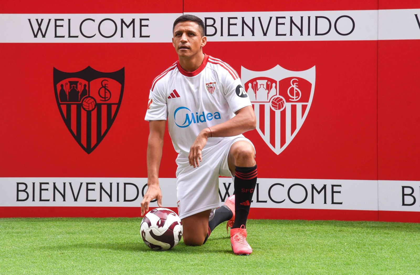 Presentación de Alexis Sánchez como jugador del Sevilla