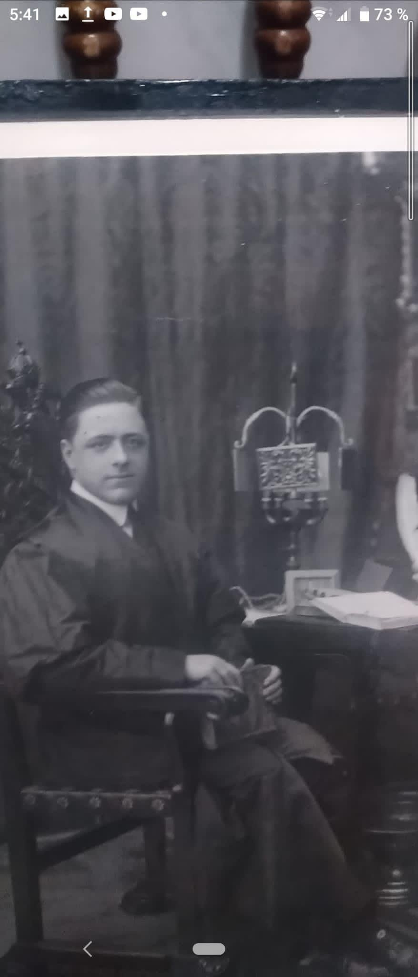 Una foto del escritor gaditano Augusto Conte en el despacho de la biblioteca de su casa familiar, en la Alameda de Apodaca.