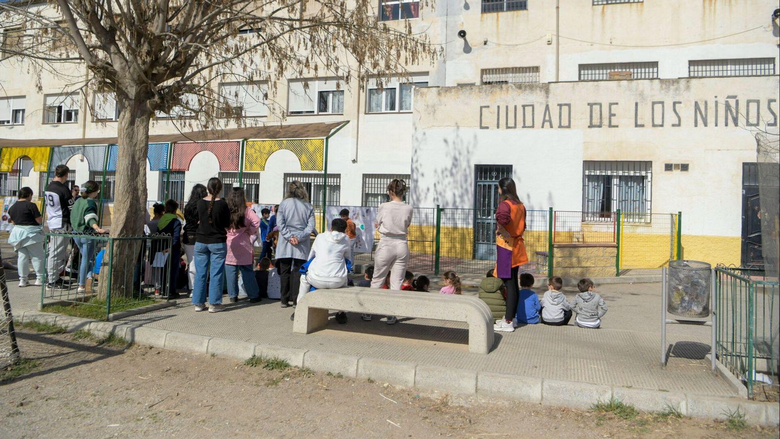 Imagen del patio de la Ciudad de los Niños