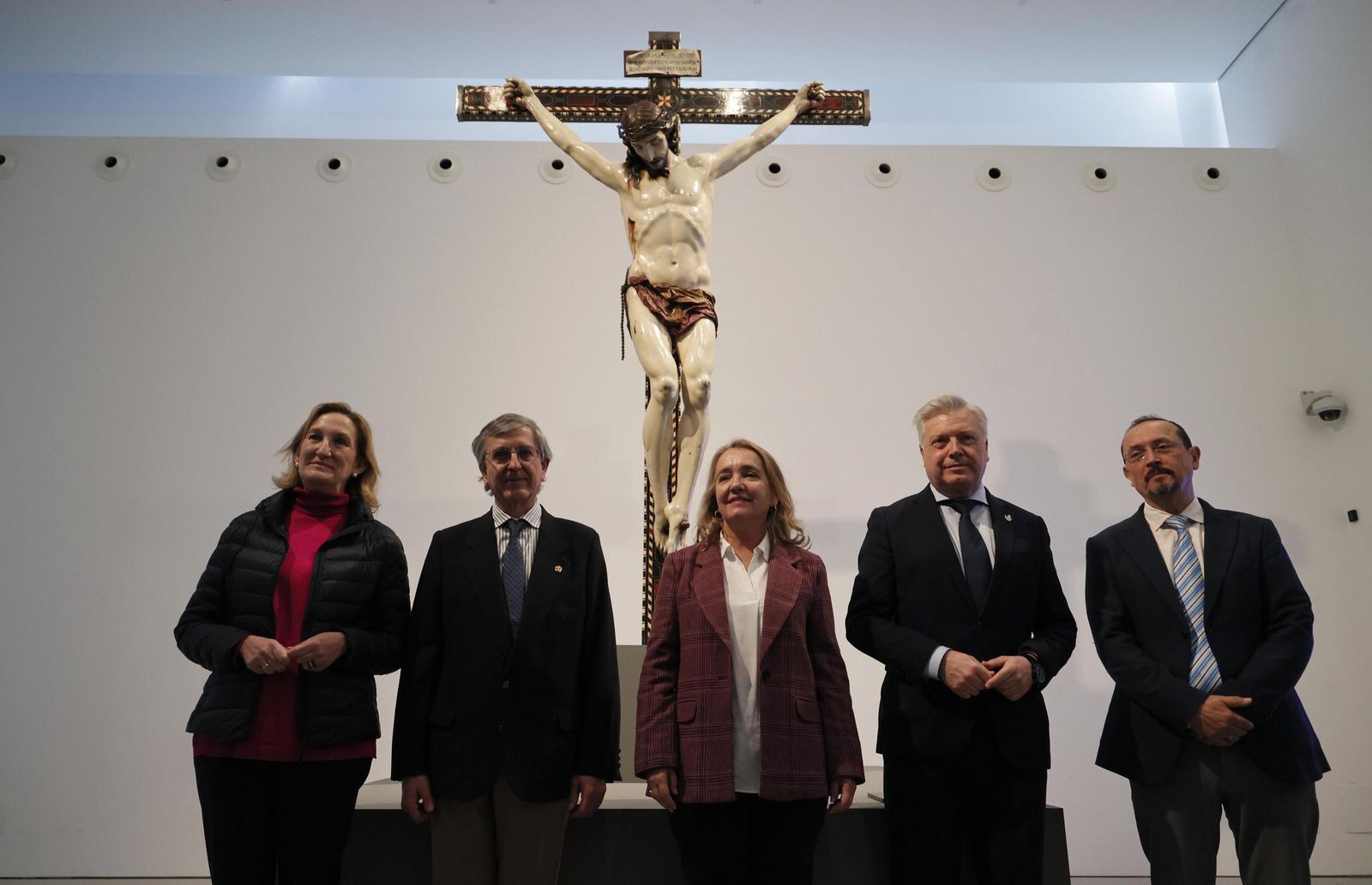 Imágenes de la presentación de la restauración del Cristo de la Misericordia de Granada.