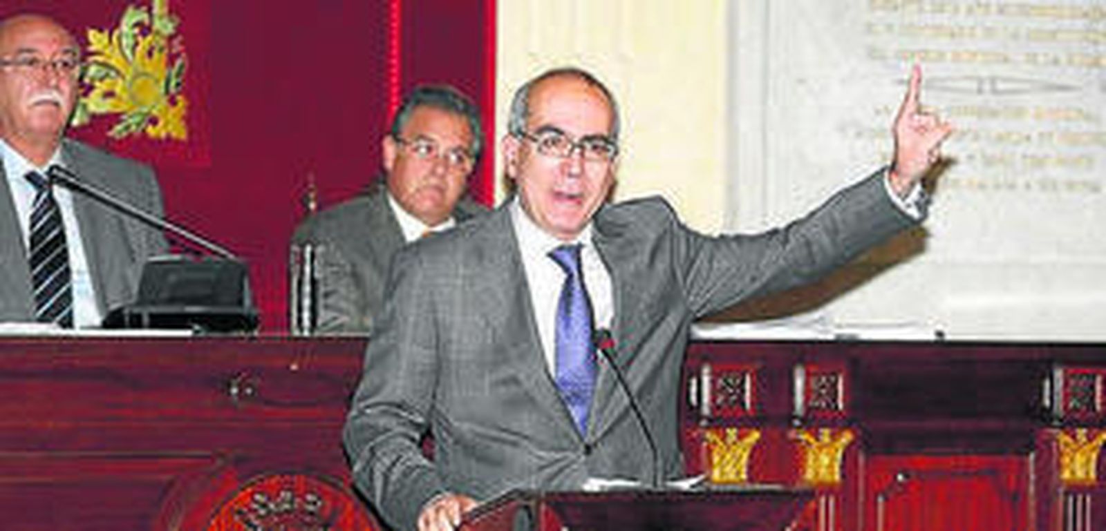 "¿Aporta algo este debate o sólo se hace autobombo? Van en dirección opuesta a la ciudadanía"