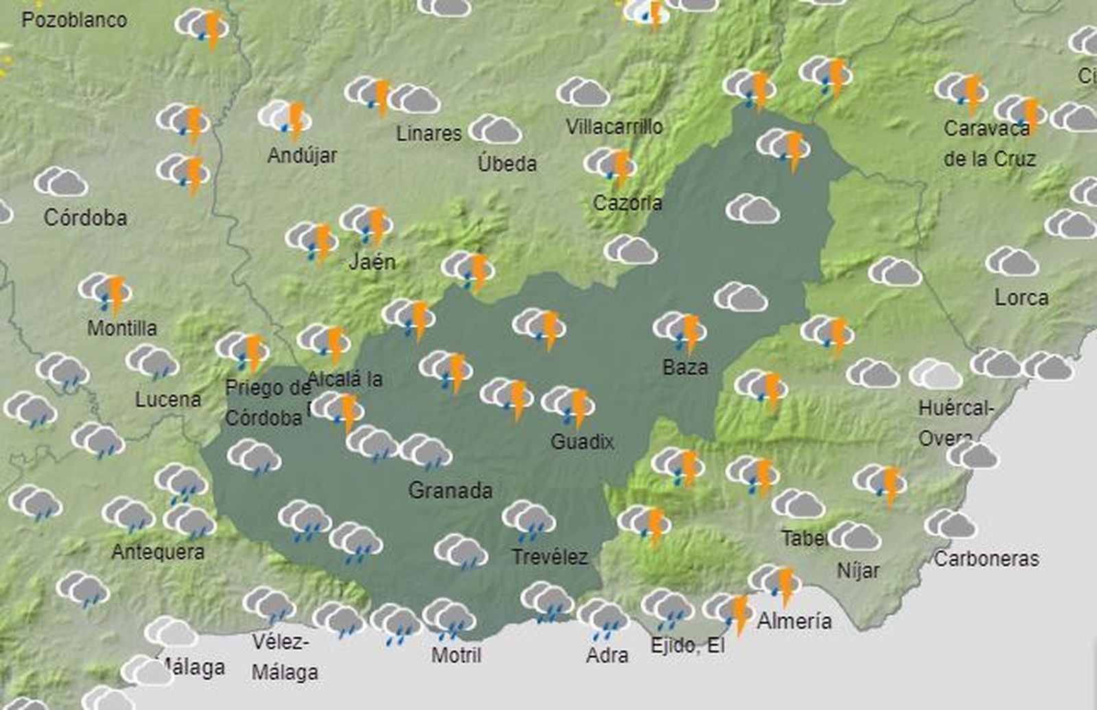 Las nubes se adueñan de los cielos granadinos.