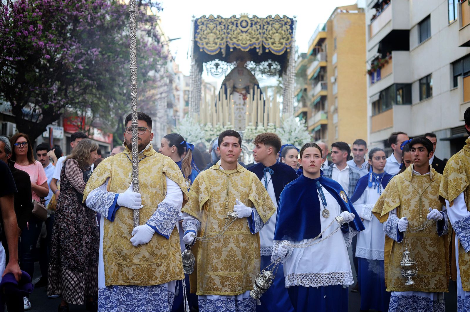 Imágenes de la procesión de la Virgen de los Dolores por Las Colonias