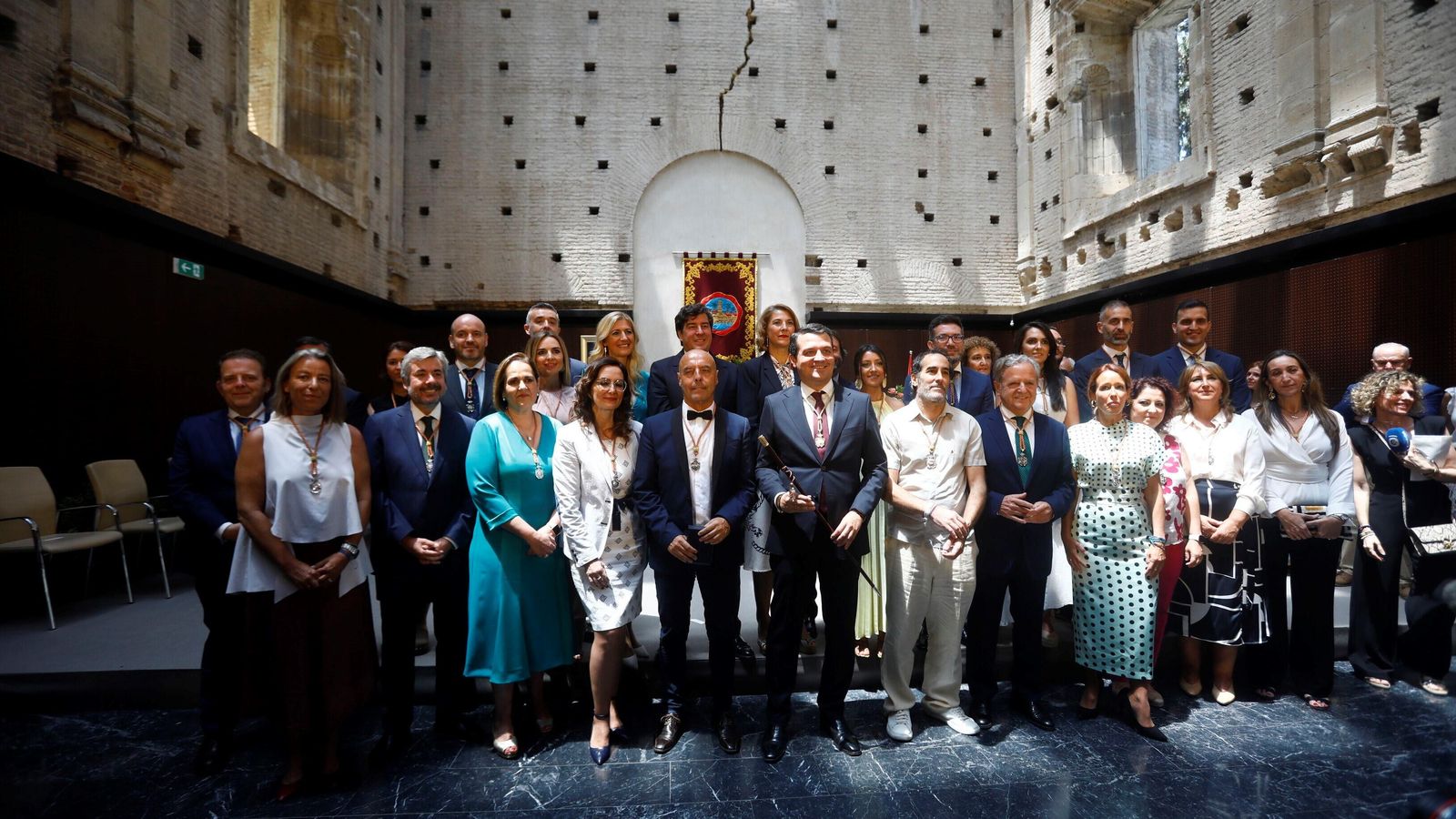 Foto de familia de la nueva Corporación municipal de Córdoba. Foto de familia de la nueva Corporación municipal de Córdoba.