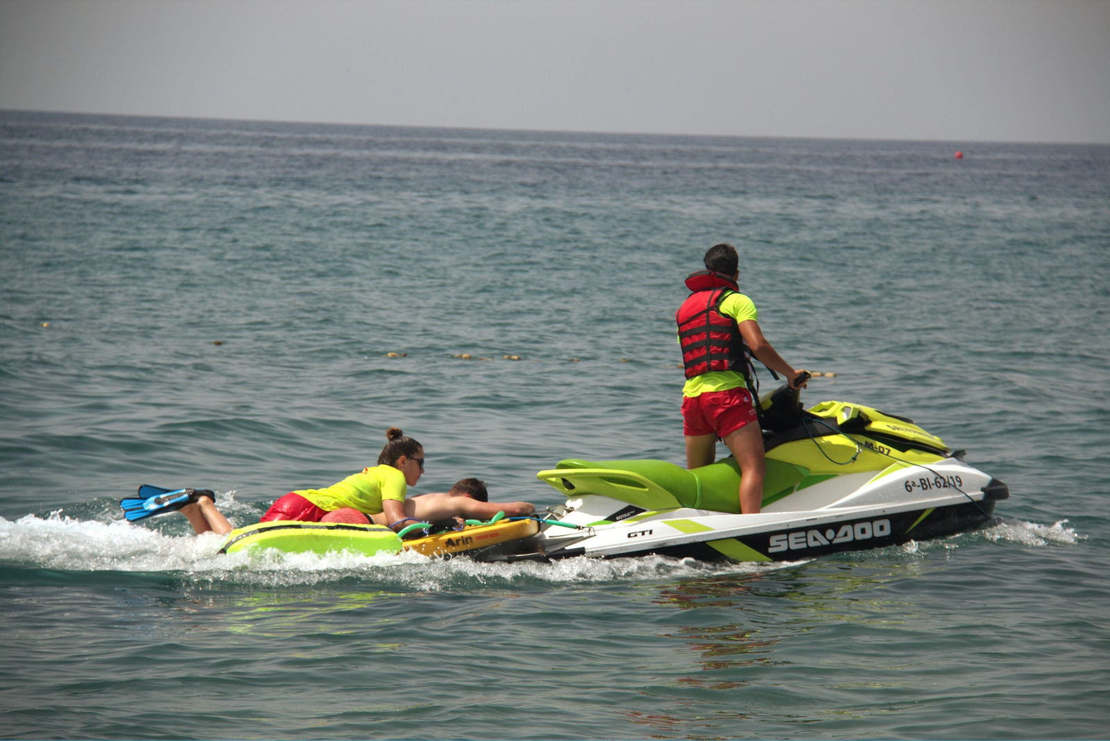 Así ha sido el simulacro para medir el tiempo de respuesta en las playas de Motril