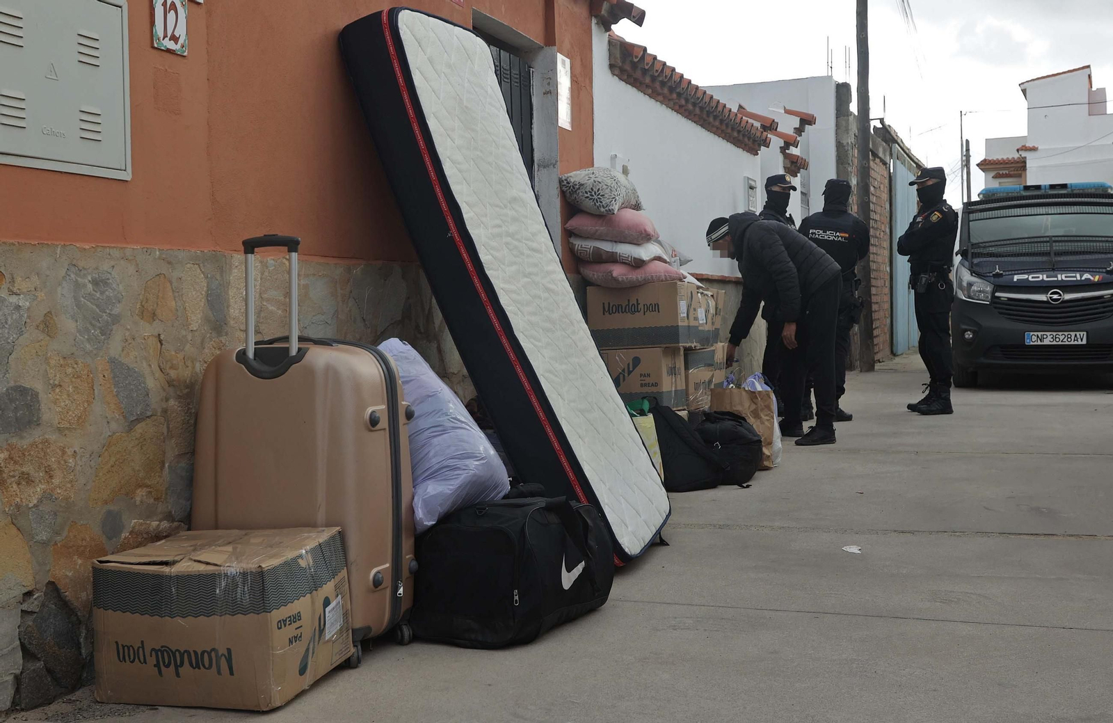 Fotos del desahucio ejecutado en la barriada de El Rinconcillo en Algeciras