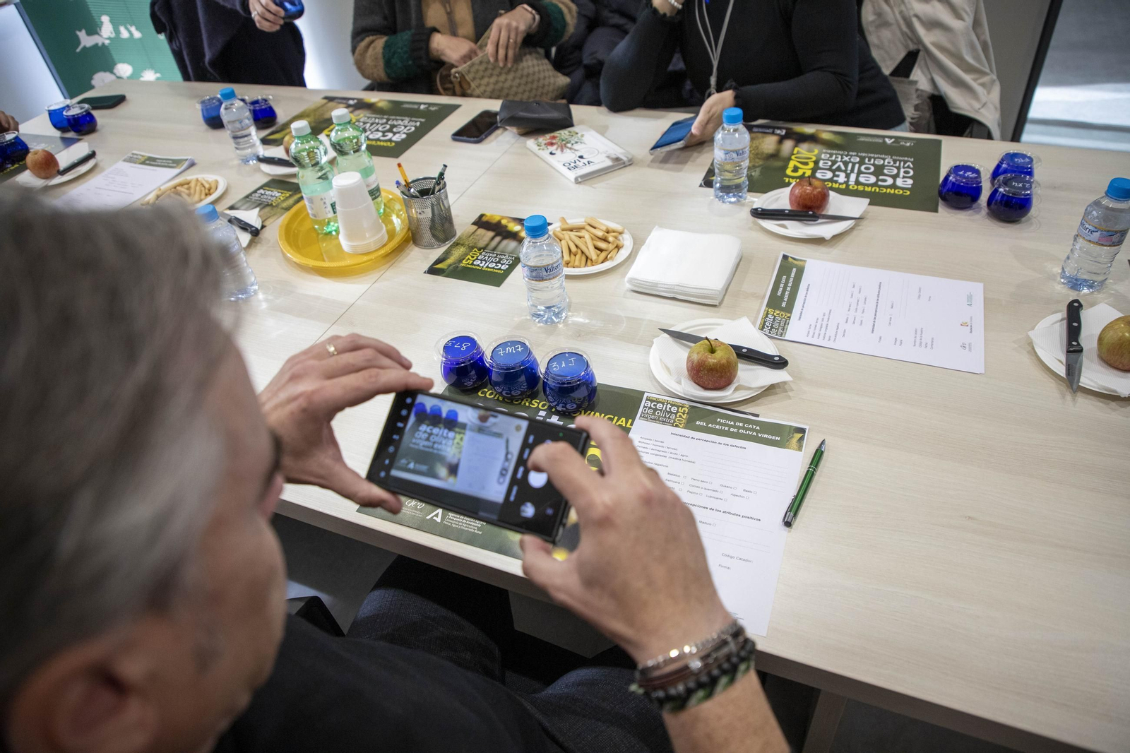 La cata para elegir los mejores aceites de oliva virgen extra de Córdoba, en imágenes