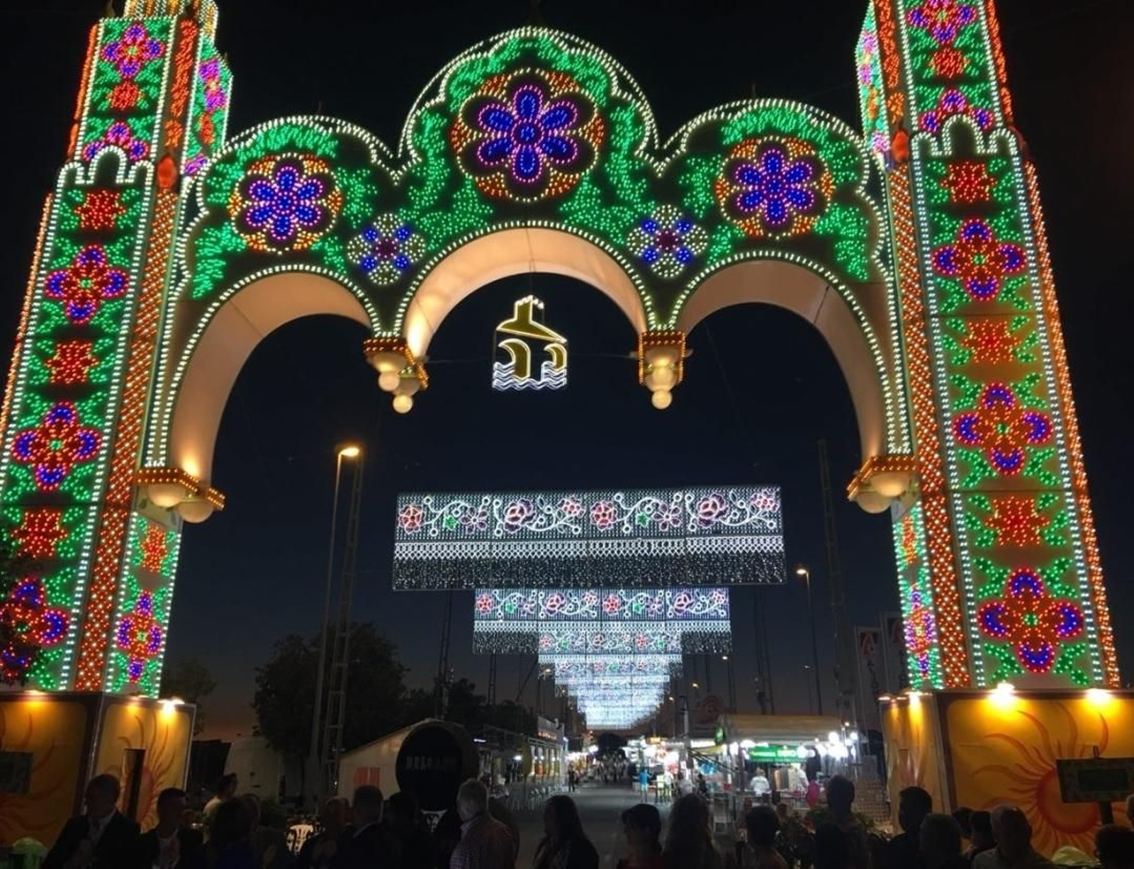 Alumbrado monumental en la Feria Real de Puente Genil.