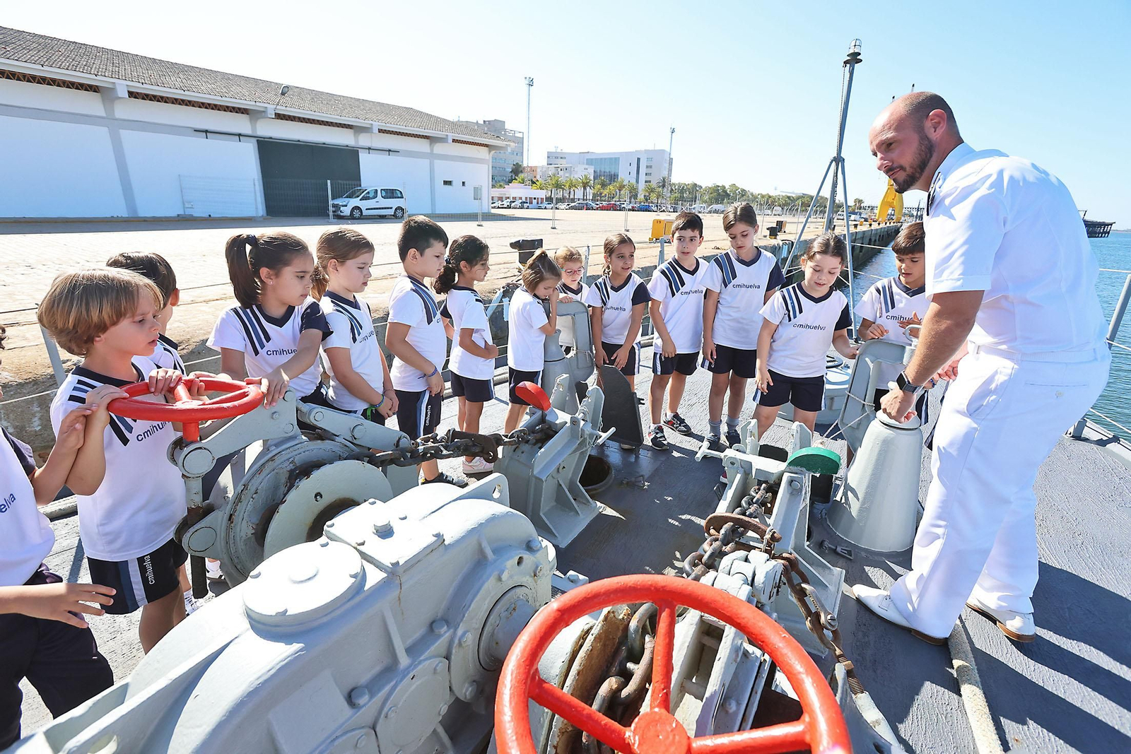Imágenes de las visitas al patrullero de la Armada Española Medas p-26