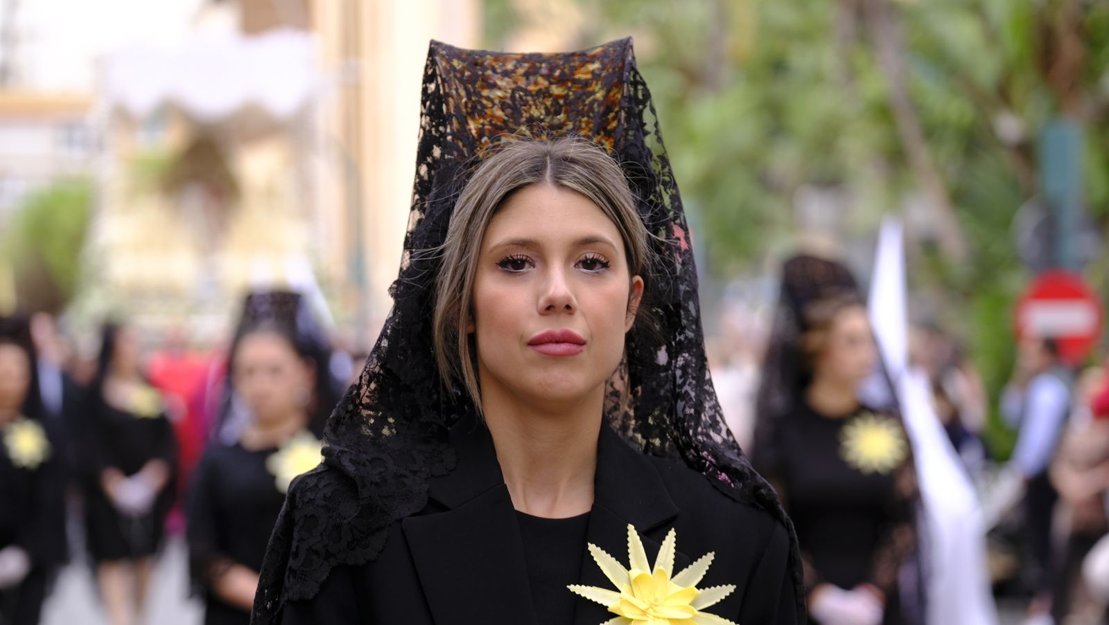 La Borriquita procesiona por las calles de Almería, en imágenes