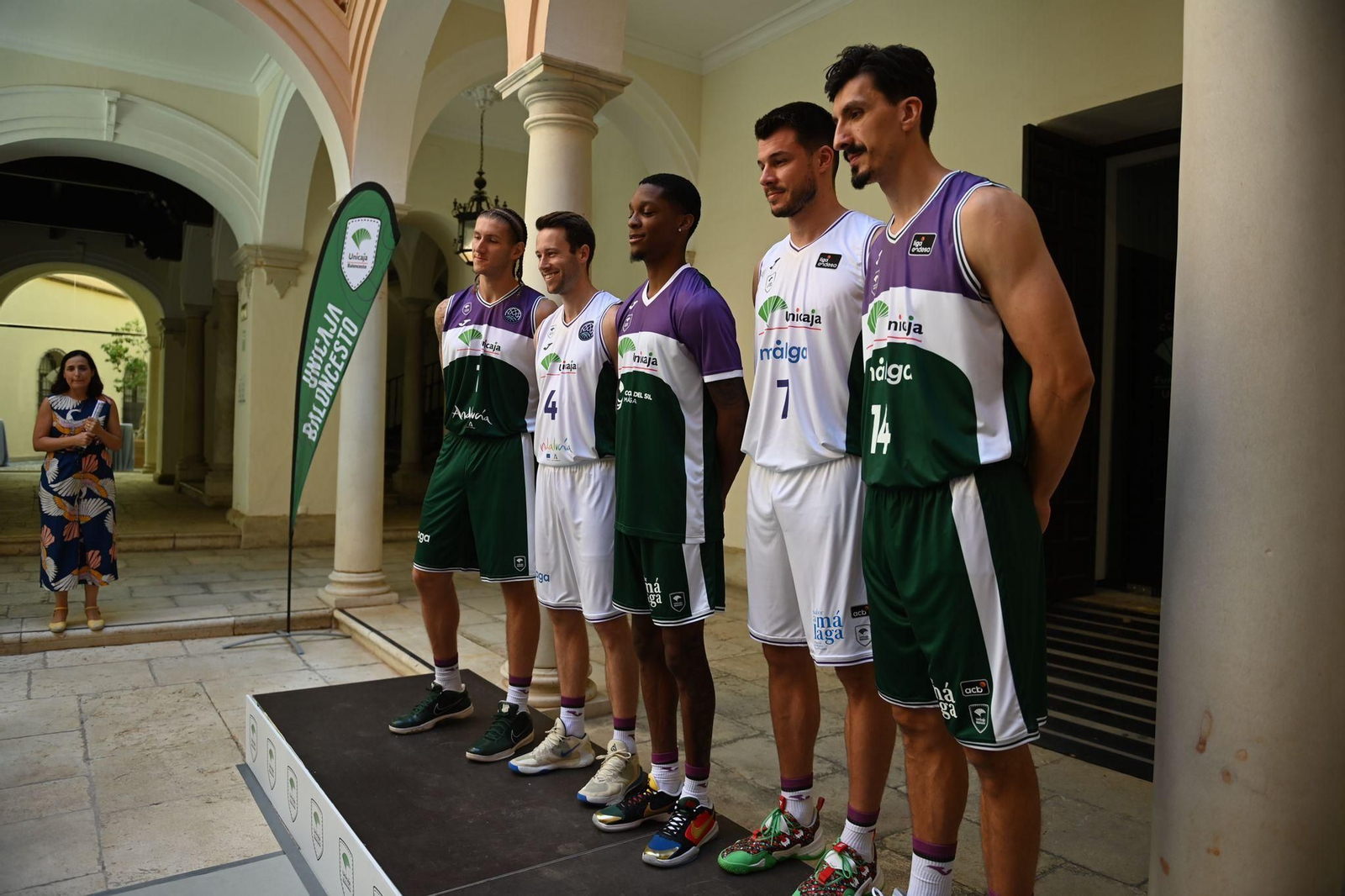 Fotos: la presentación de las nuevas camisetas del Unicaja