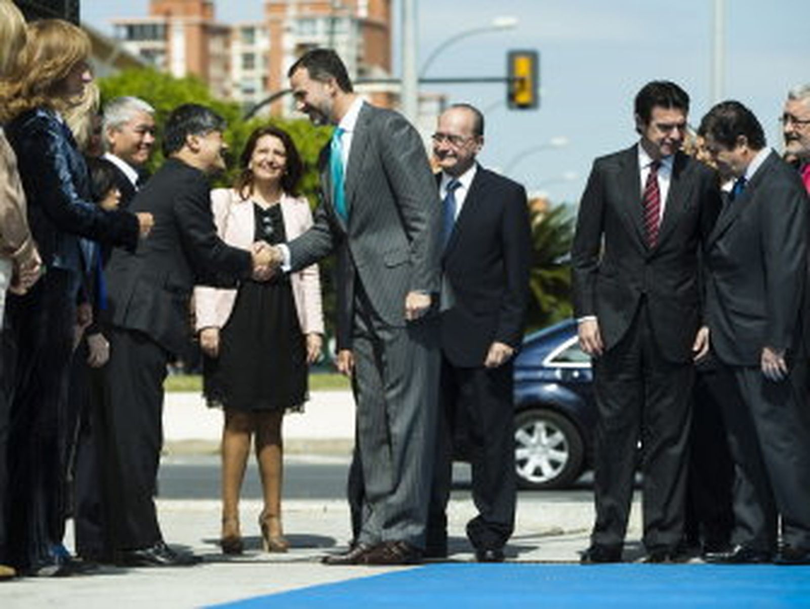 El Príncipe avala el proyecto mundial de coches eléctricos en Málaga