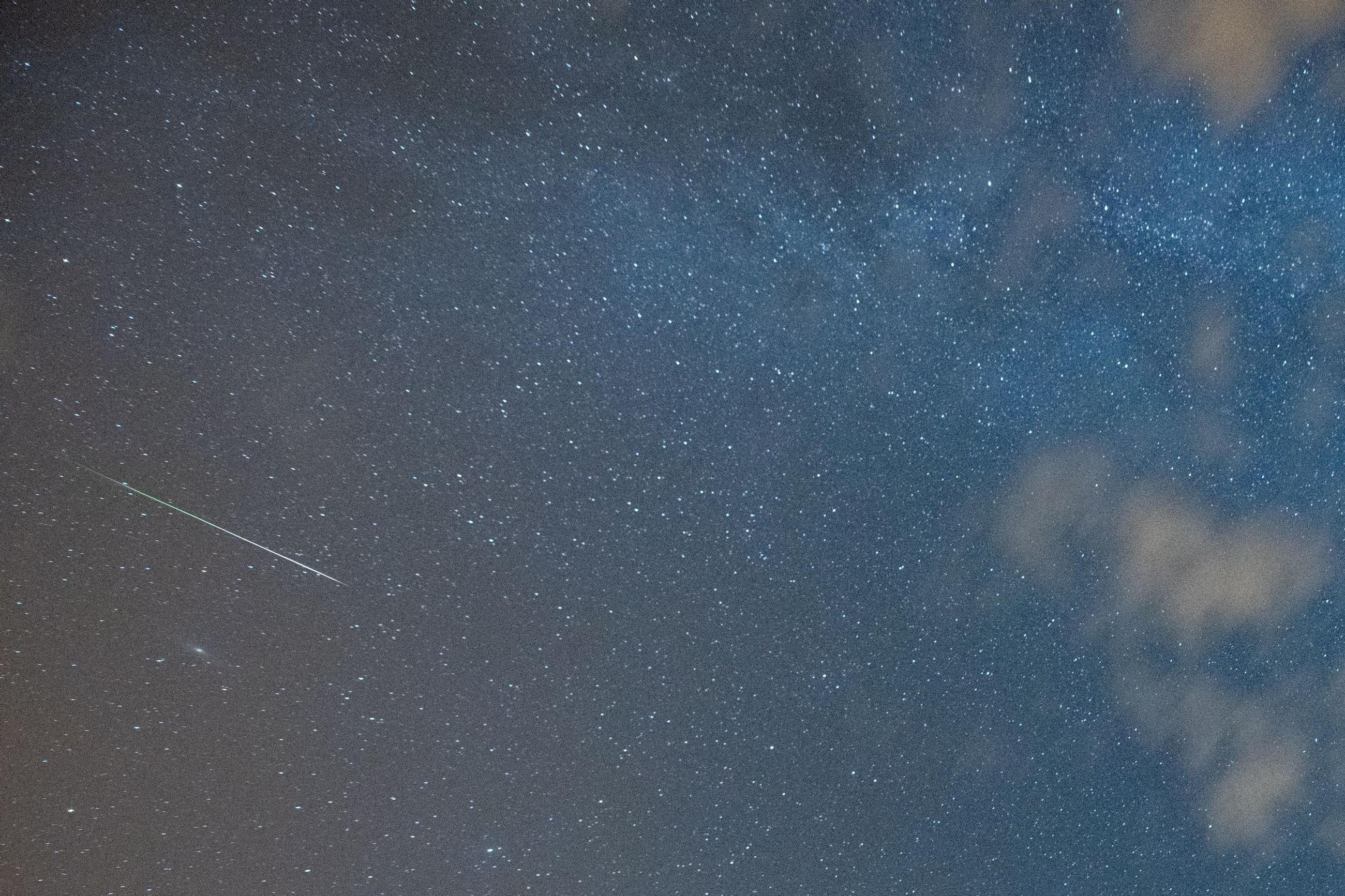 Una ruta nocturna por la ELA para ver las estrellas desde la duna más impresionante de Cádiz