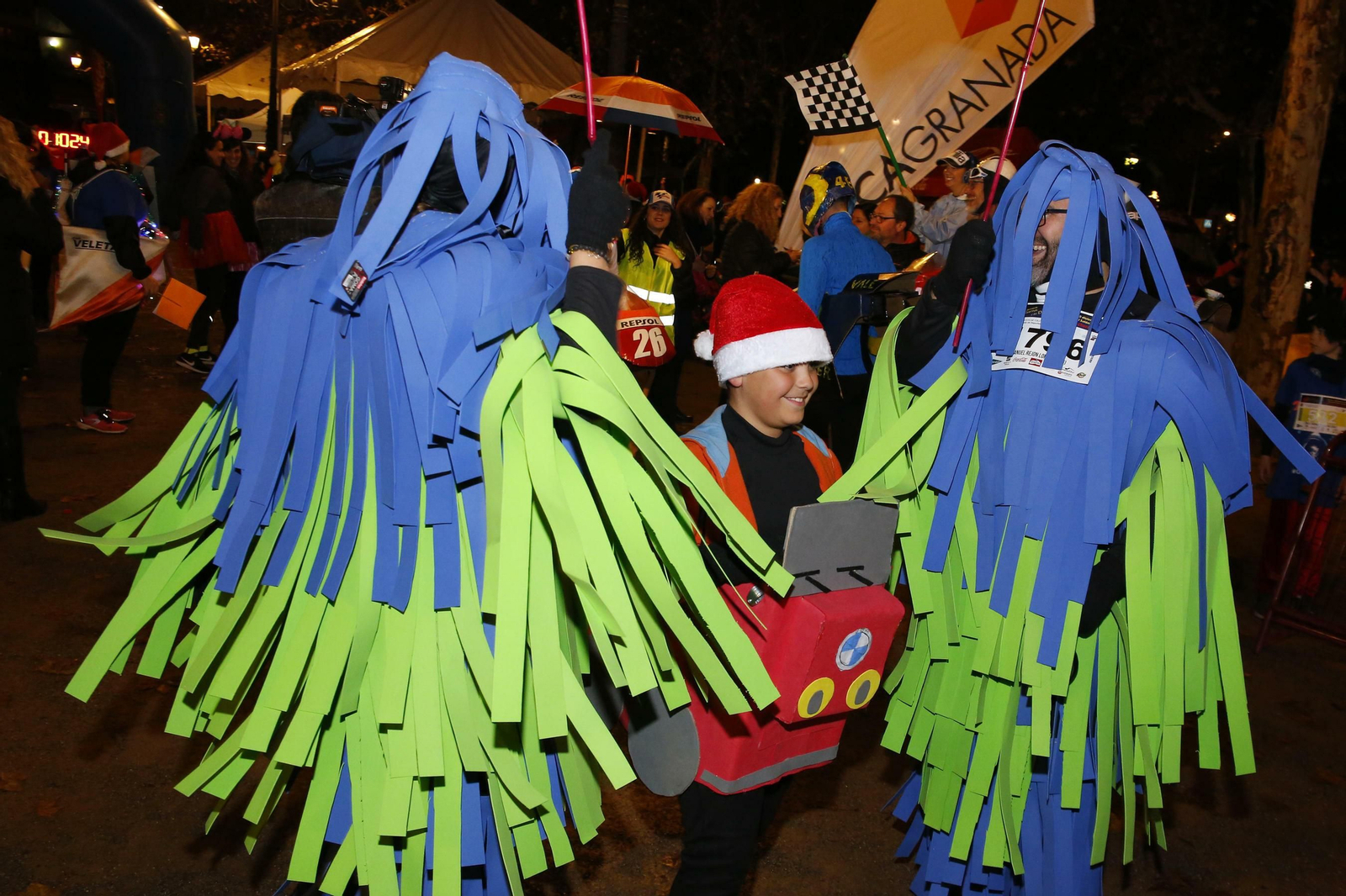 Las imágenes de los mejores disfraces en la Carrera de la Suerte de Granada