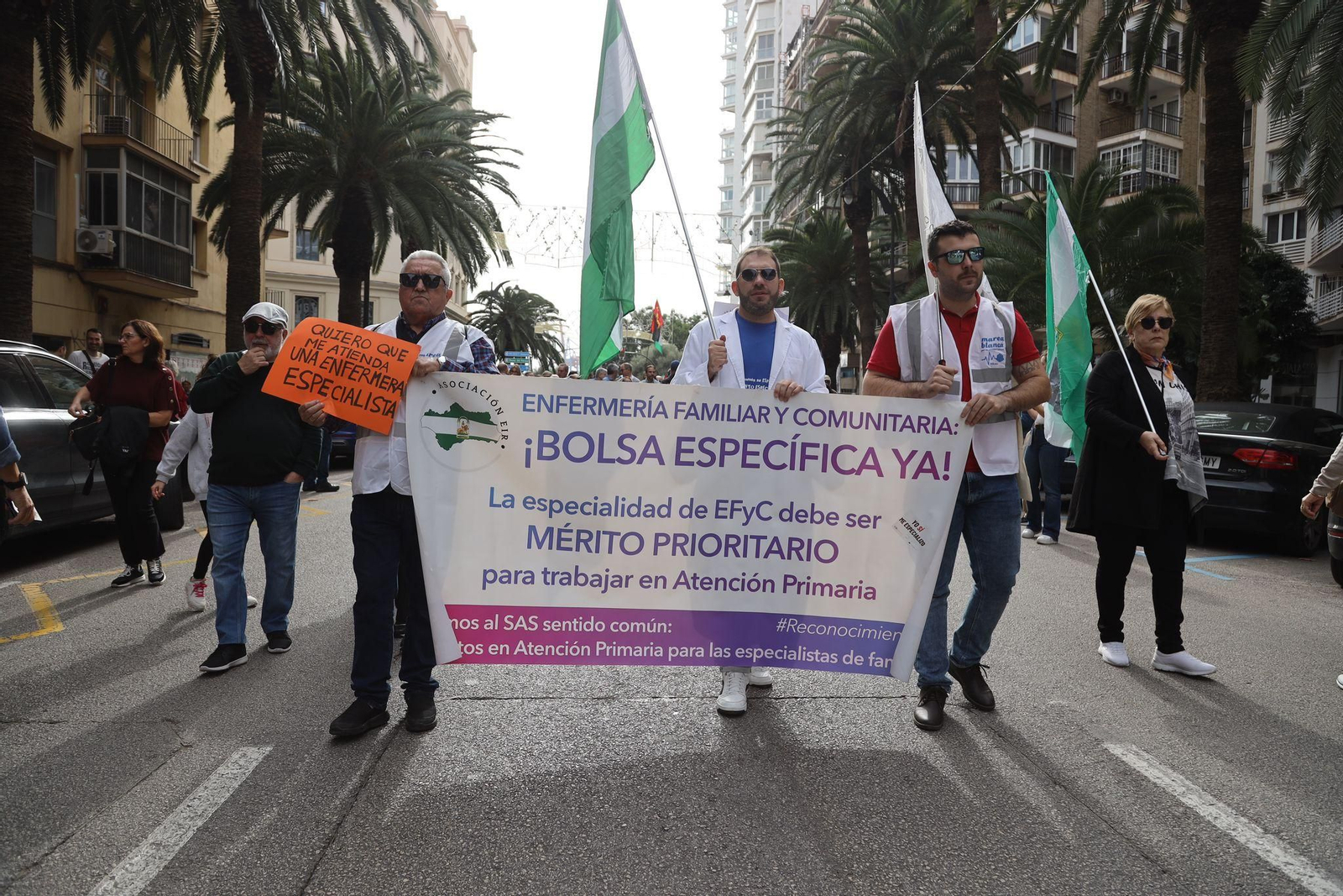 Todas las fotos de la manifestación en Málaga contra el "deterioro" de la sanidad pública