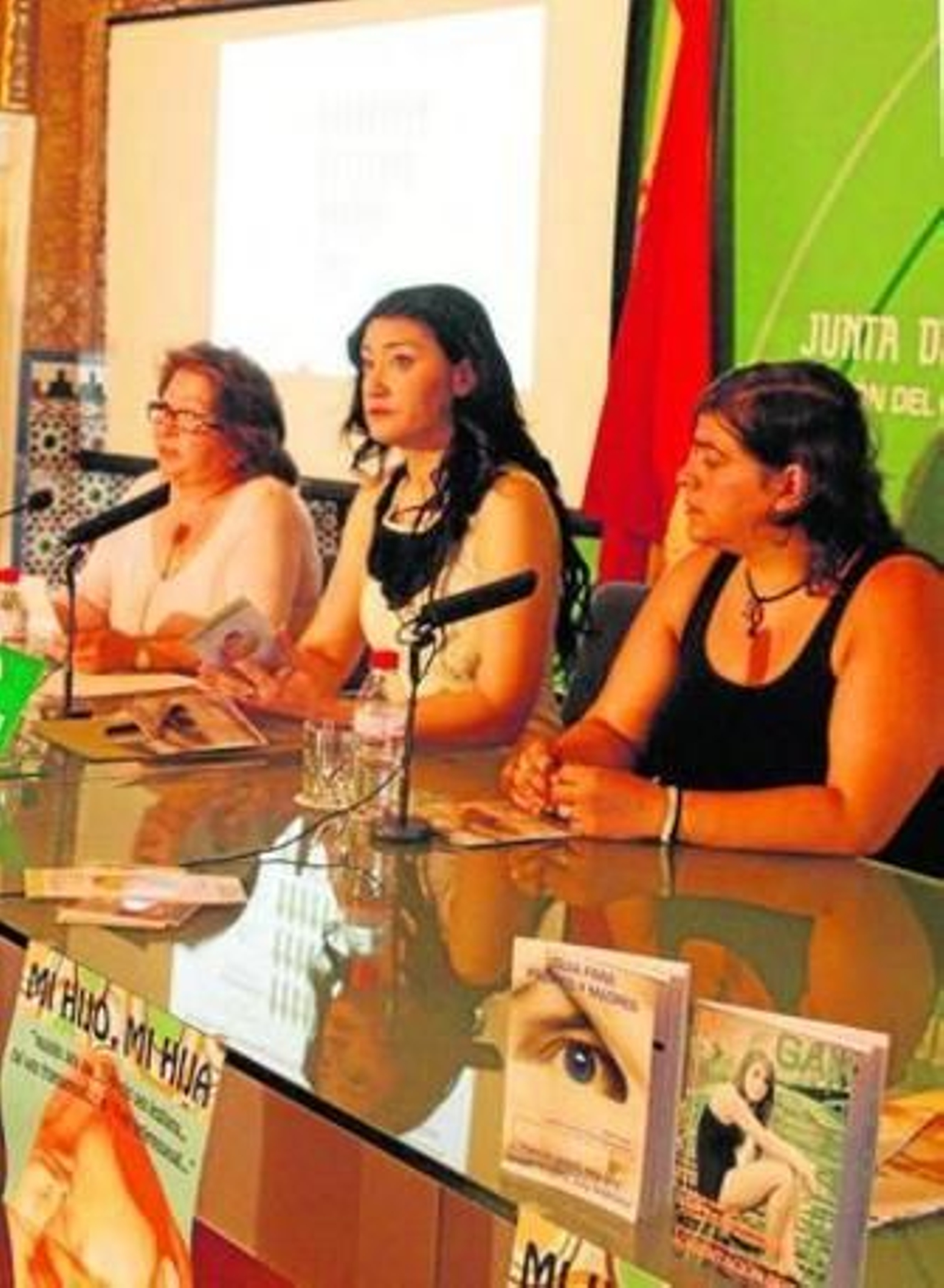 Isabel Martínez, Anabel Mateos y Emi Becerra.