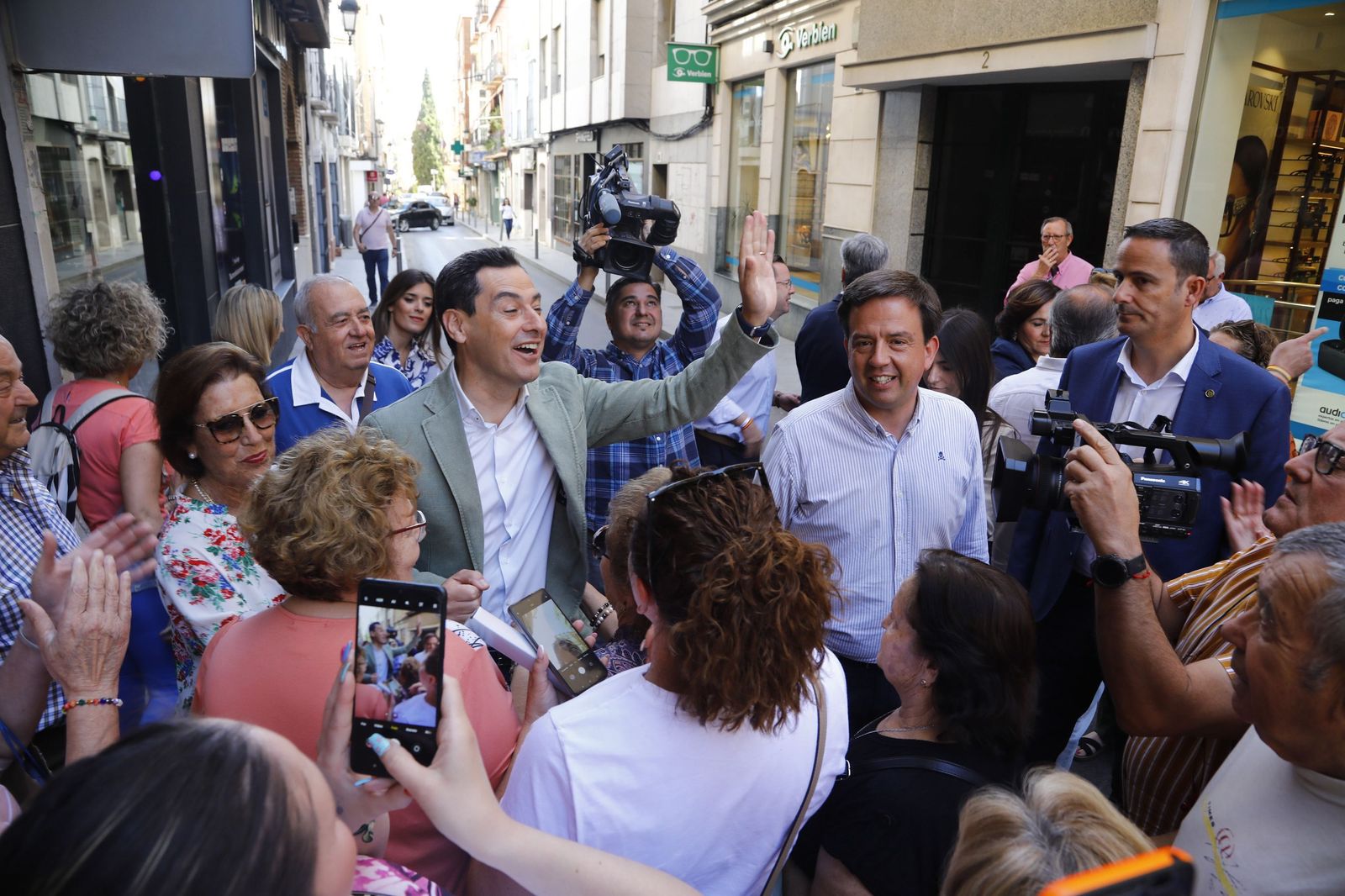 Juanma Moreno junto a Aurelio Fernández en Lucena.