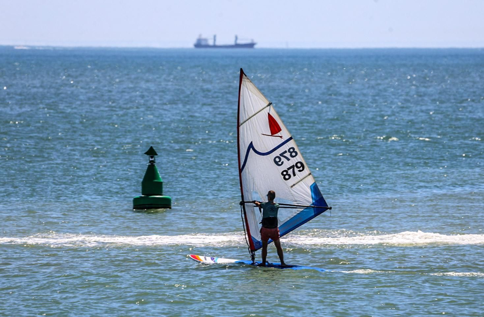 Imágenes de la soleada mañana de playa en Punta Umbría