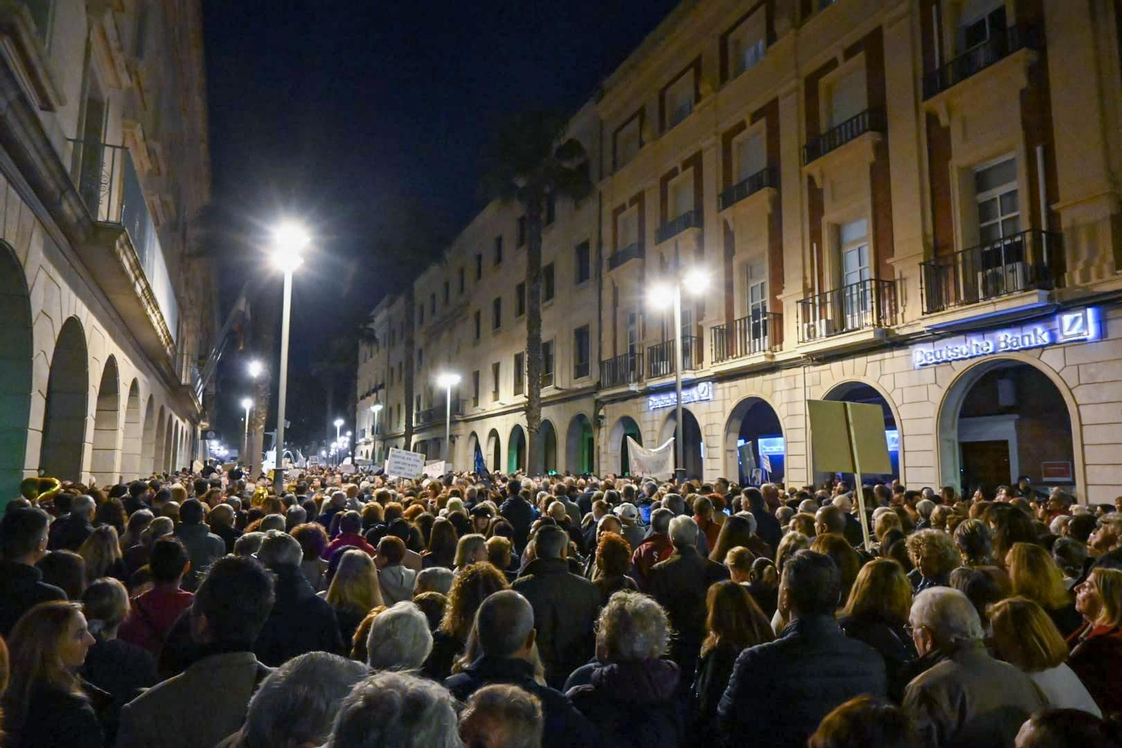 Imágenes de la concentración por la sanidad frente a la delegación
