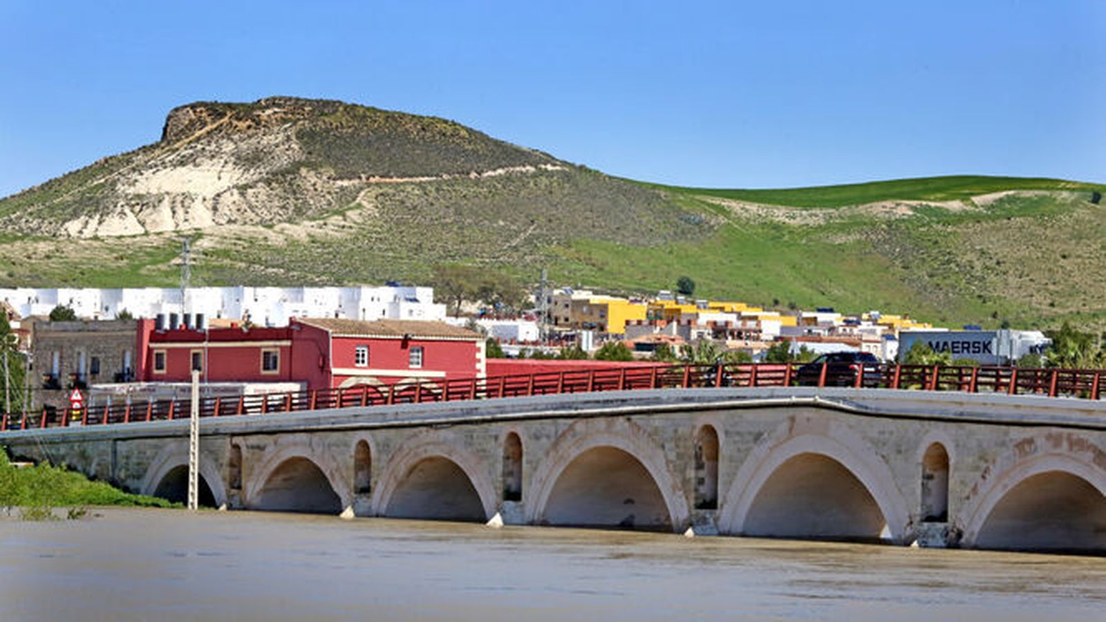 Puente de la Cartuja con la barriada de Lomopardo al fondo.