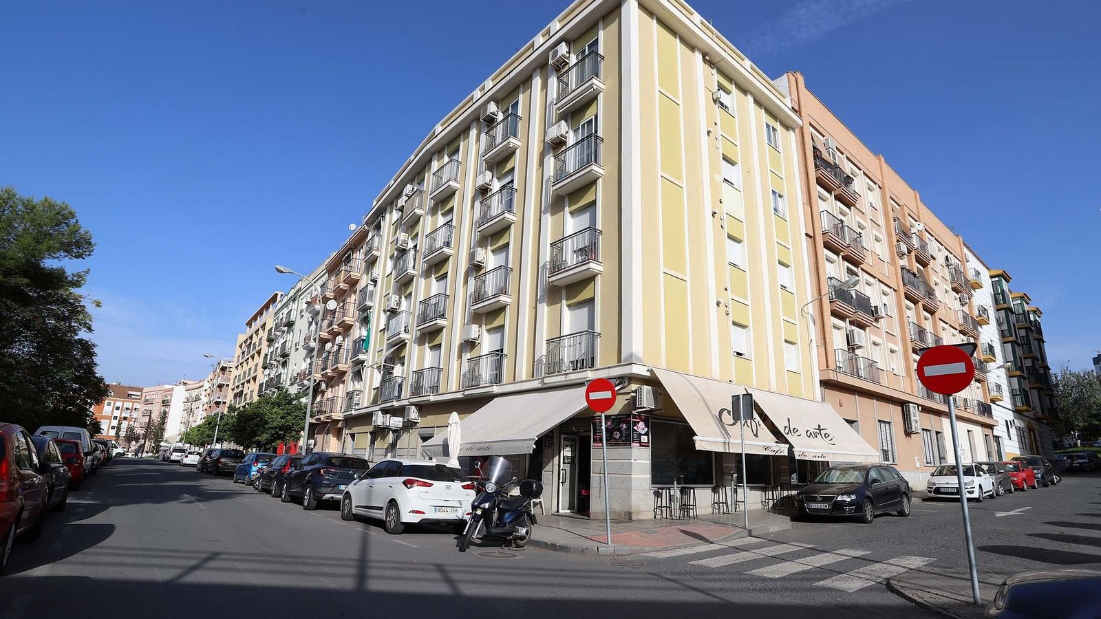 Uno de los bloques de pisos que han dado un nuevo aspecto al barrio onubense. Uno de los bloques de pisos que han dado un nuevo aspecto al barrio onubense.
